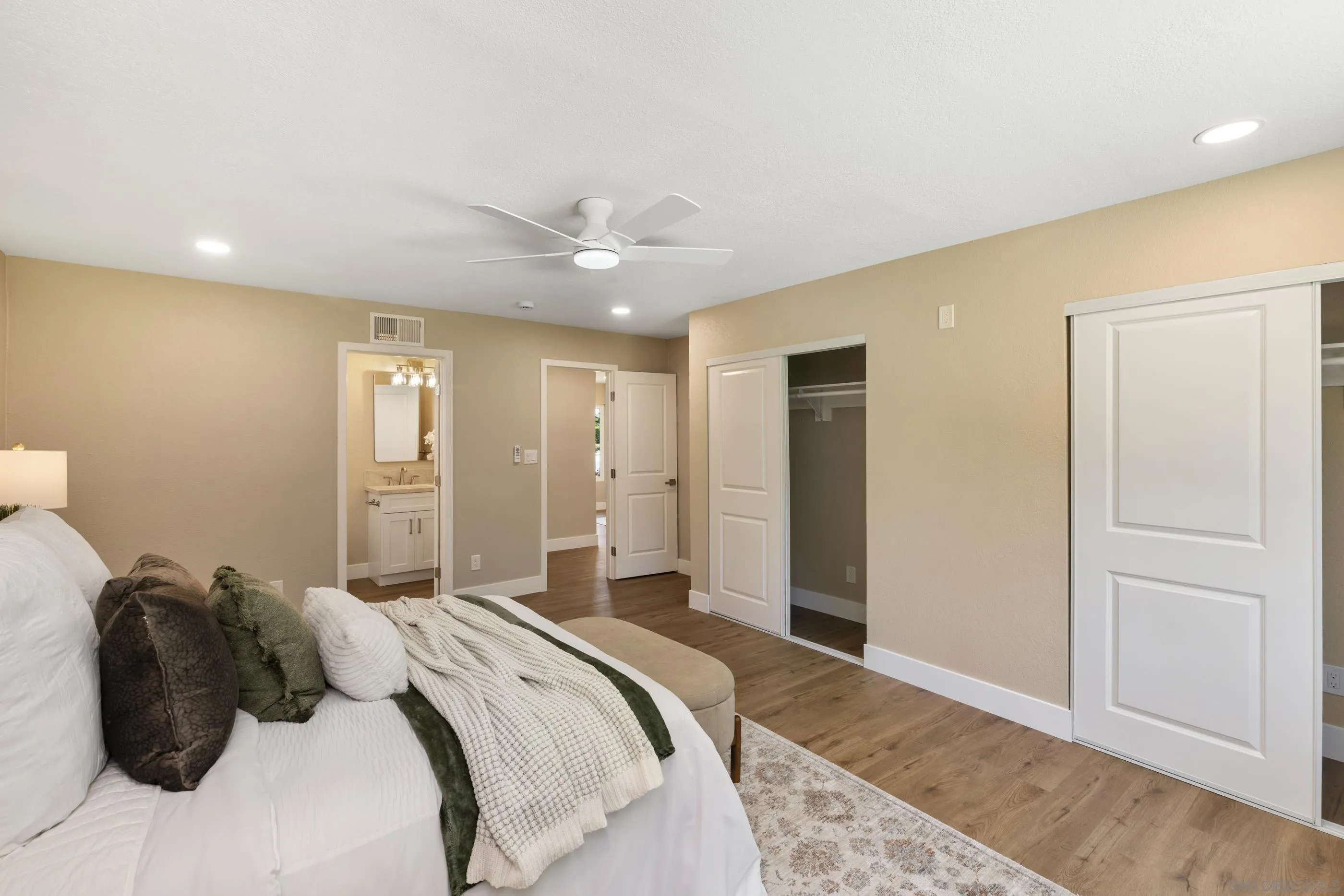 https://cdn.realtyfeed.com/cdn/127/260013962/f6656cea2506b2794abadde1179ebebb.webp