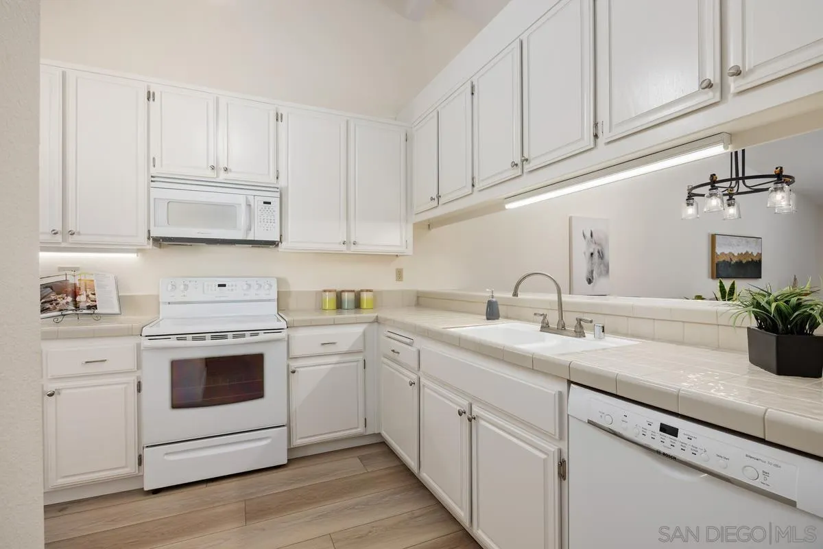 Photo #11: 260013978 Listing: Photo #11