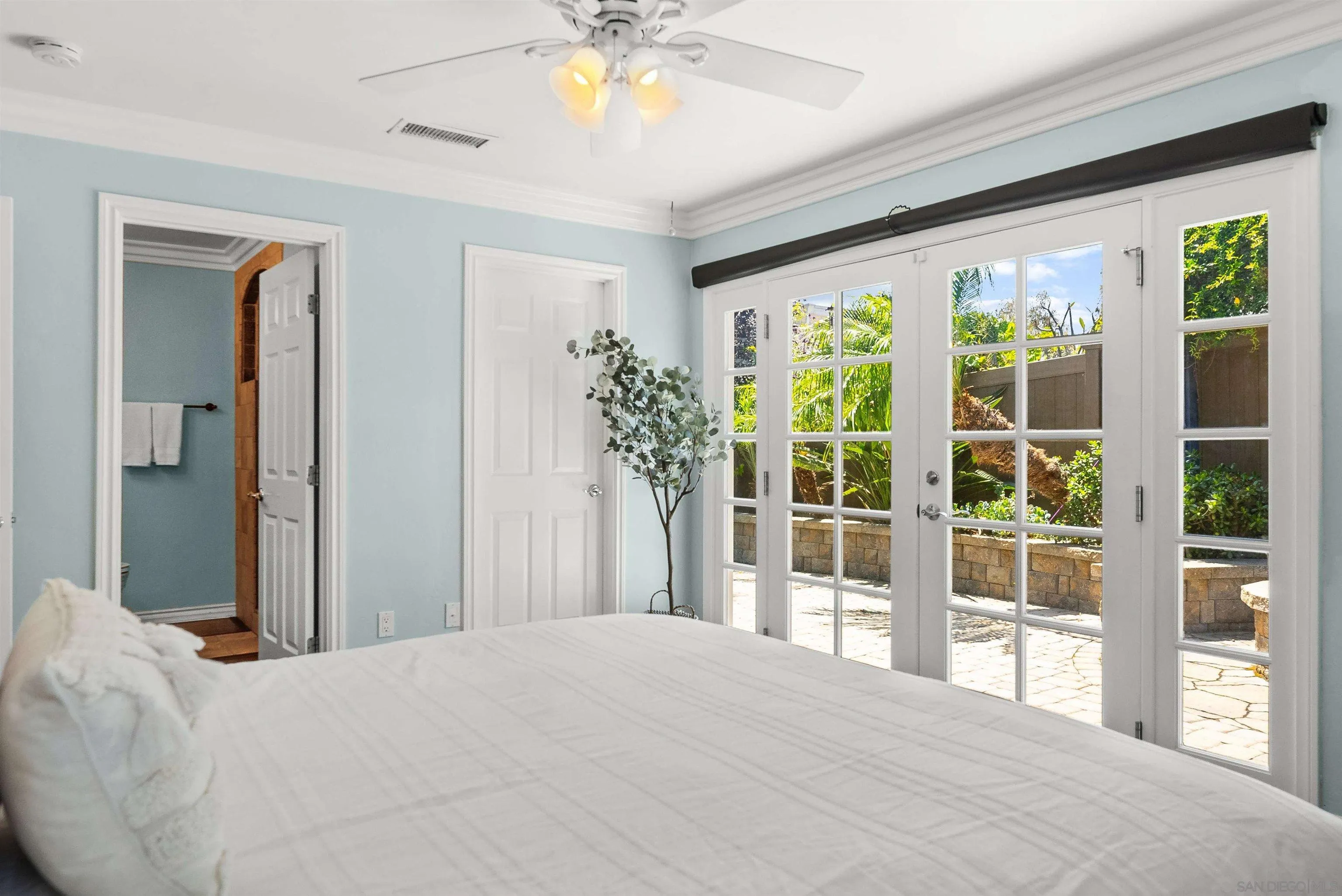 https://cdn.realtyfeed.com/cdn/127/260013981/af96640affdb1af2adb9110f881be6db.webp