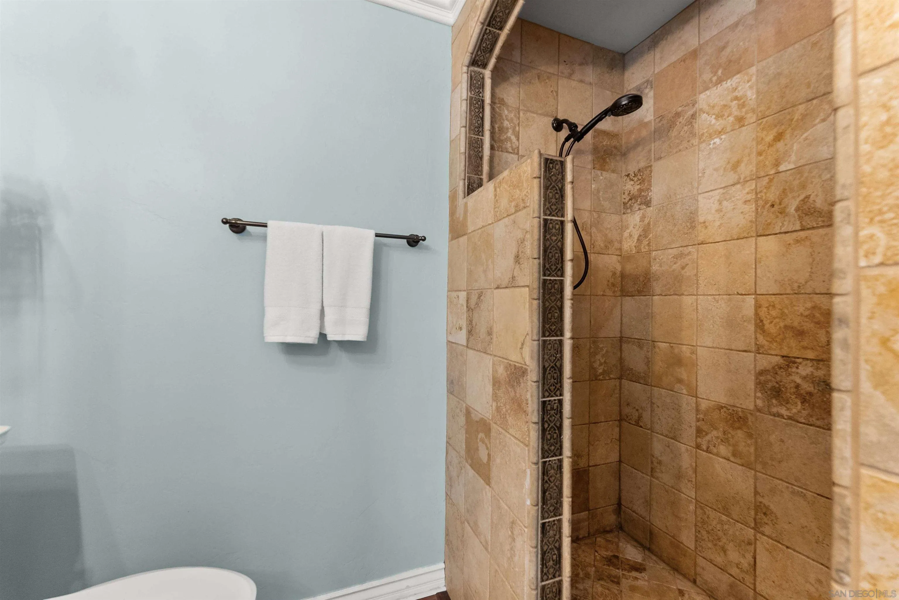 https://cdn.realtyfeed.com/cdn/127/260013981/e4763a6f164bf7bcb2f3123054631de1.webp