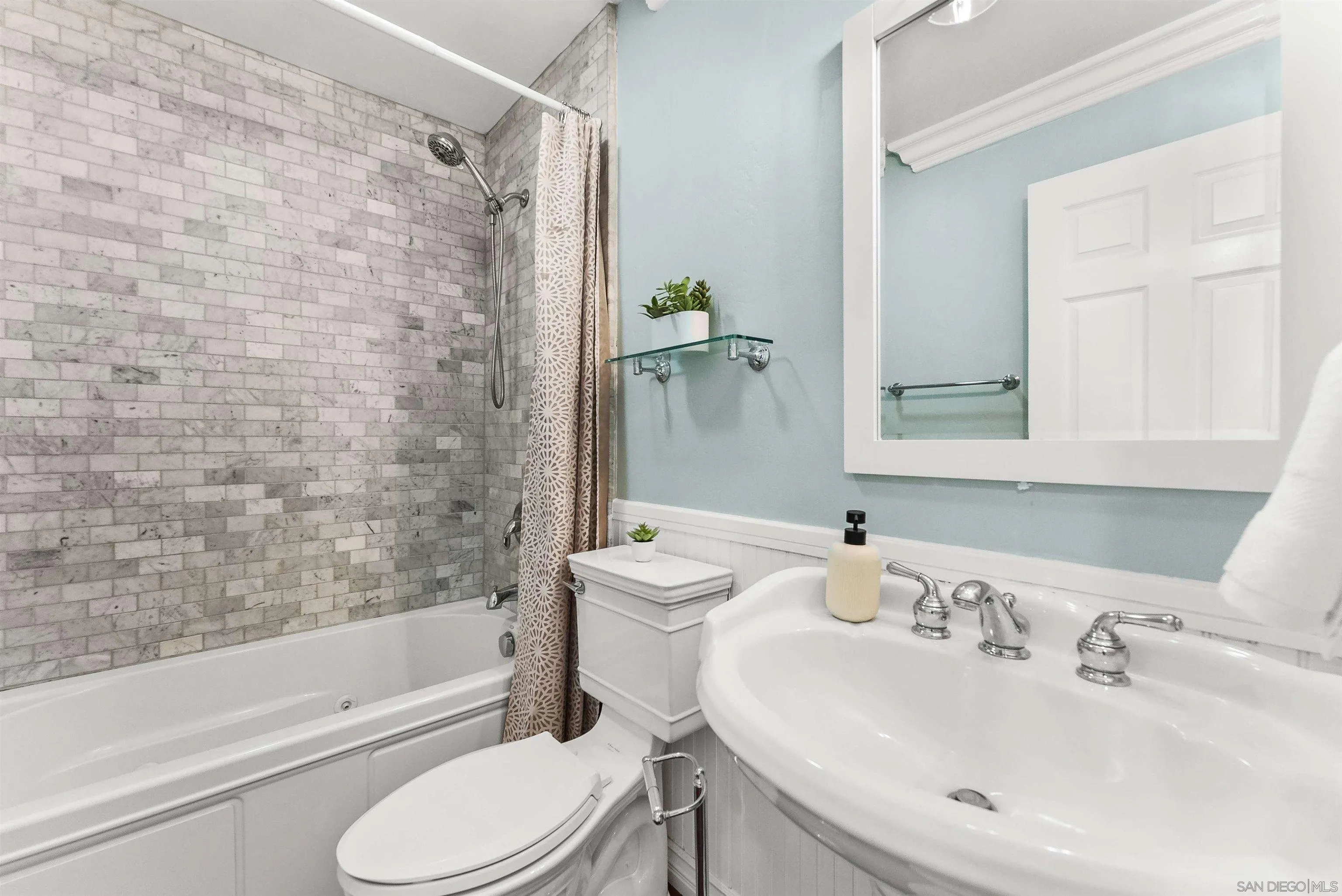 https://cdn.realtyfeed.com/cdn/127/260013981/ec1c2322ab74253938cad447a918b36b.webp