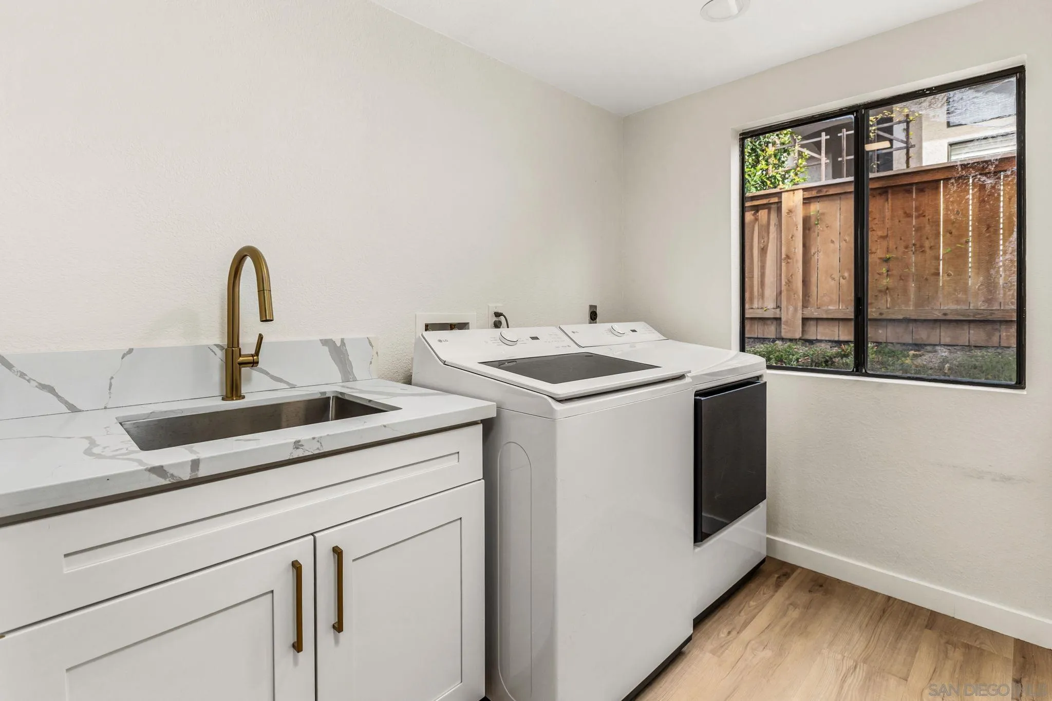 https://cdn.realtyfeed.com/cdn/127/260013986/00c1ef52c8def6f6ebaf7b83a3f85f67.webp