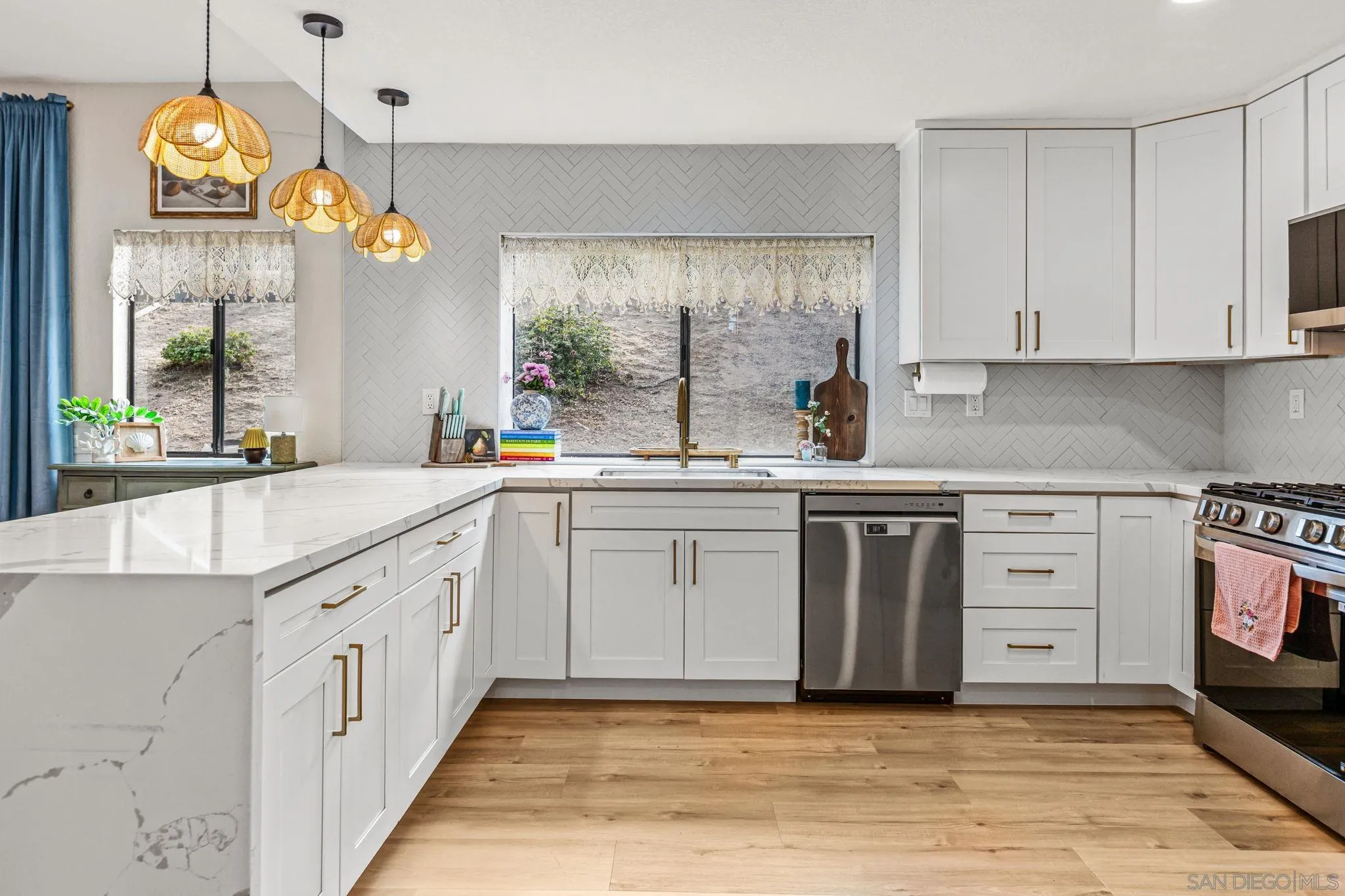 https://cdn.realtyfeed.com/cdn/127/260013986/228a9a4c173cf65bef284128774cdcbc.webp