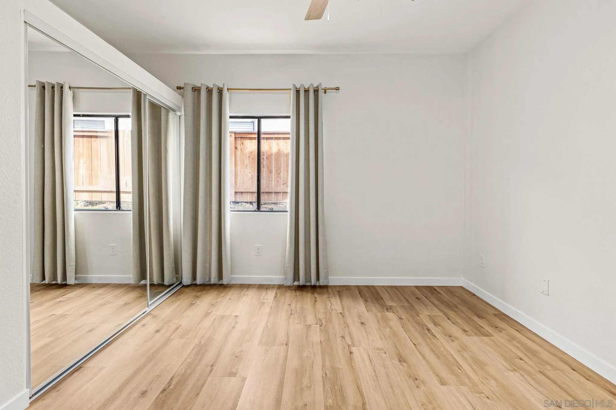 https://cdn.realtyfeed.com/cdn/127/260013986/b405a96fe4d63b9451af124557fef051.webp