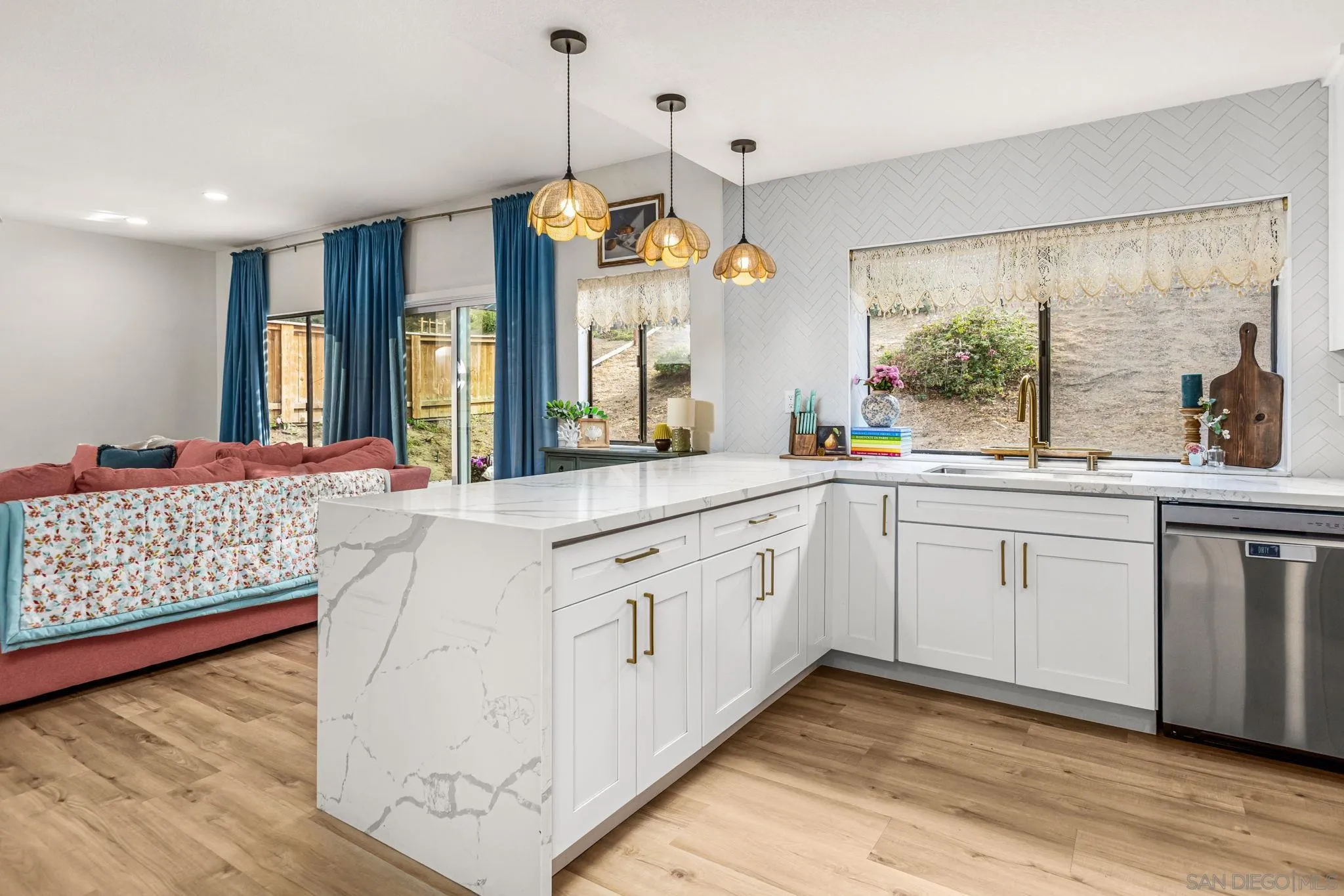https://cdn.realtyfeed.com/cdn/127/260013986/b75206c385354ecdd19ef8c708f51685.webp