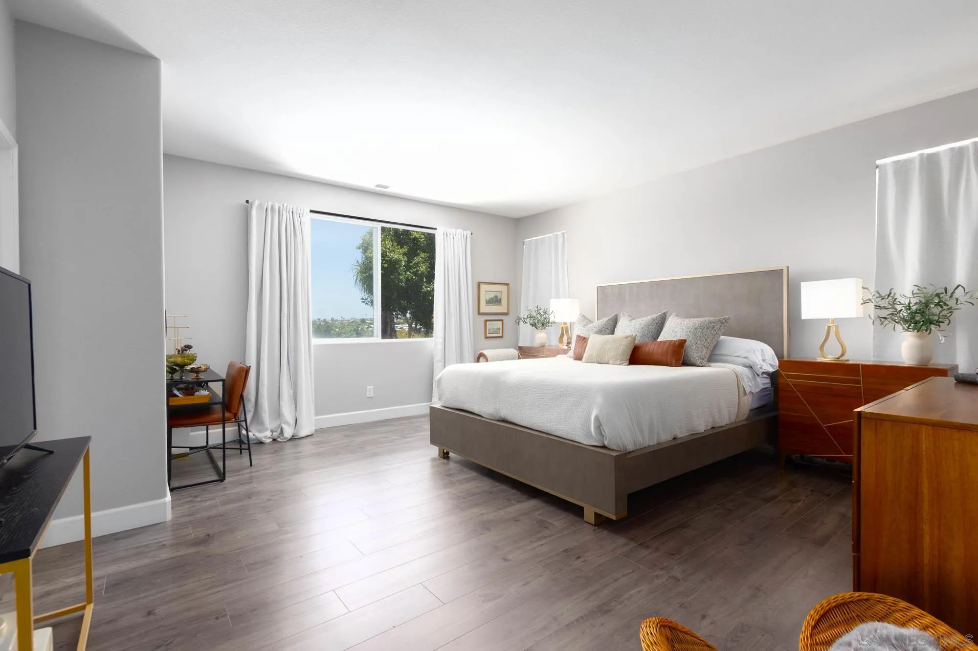 https://cdn.realtyfeed.com/cdn/127/260013987/43de8113f03ce647f086c25f26a00813.webp