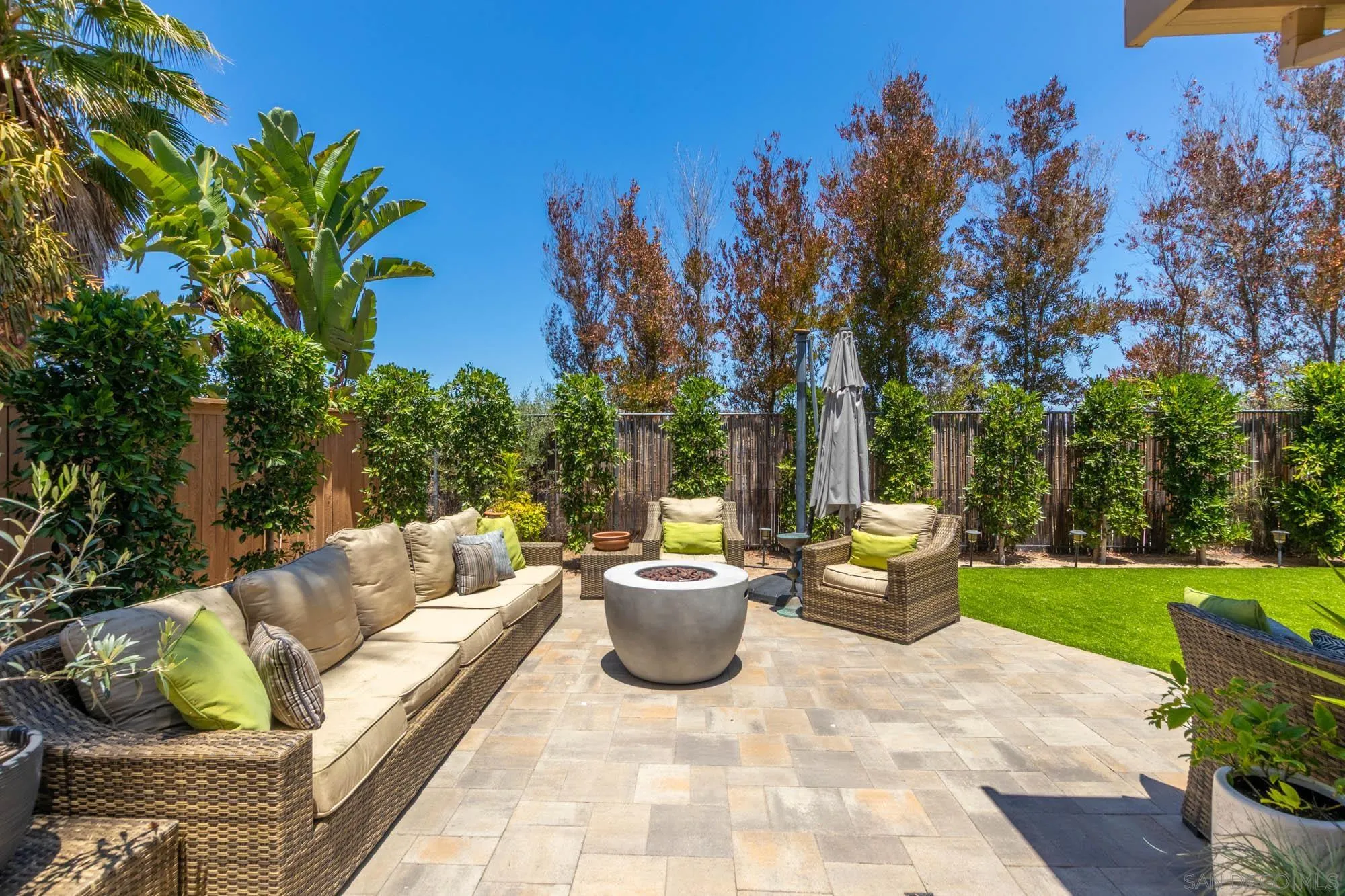 https://cdn.realtyfeed.com/cdn/127/260013987/b4f9498110f711b736867ea6c88adc02.webp