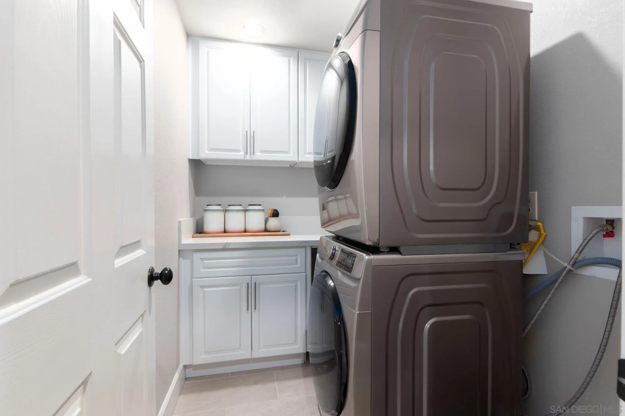 https://cdn.realtyfeed.com/cdn/127/260013987/cc098232c7938c1396ae8f2c39476e73.webp