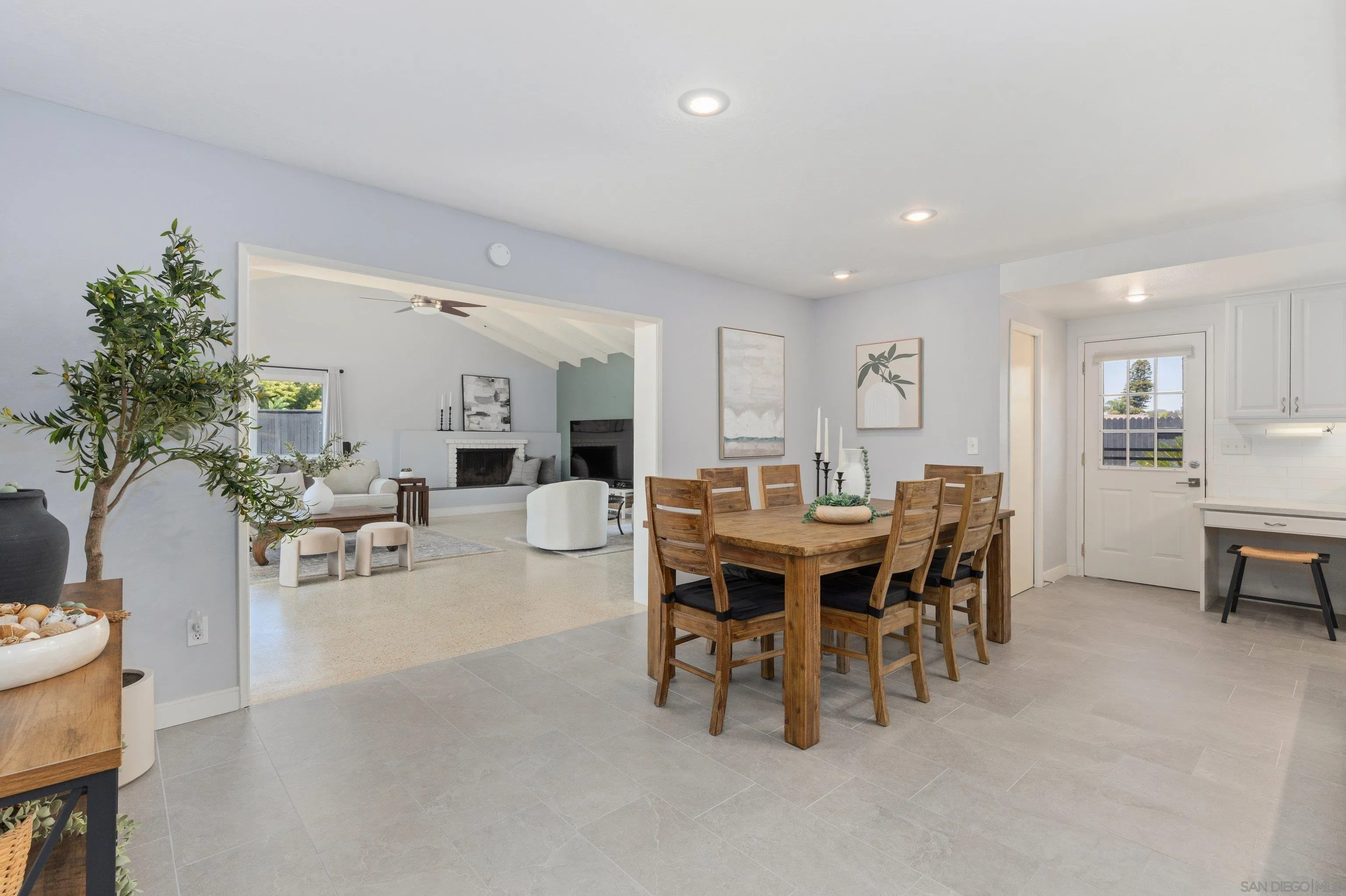 https://cdn.realtyfeed.com/cdn/127/260013989/1e33da31ab8a939f051ab8e6446e98c6.webp