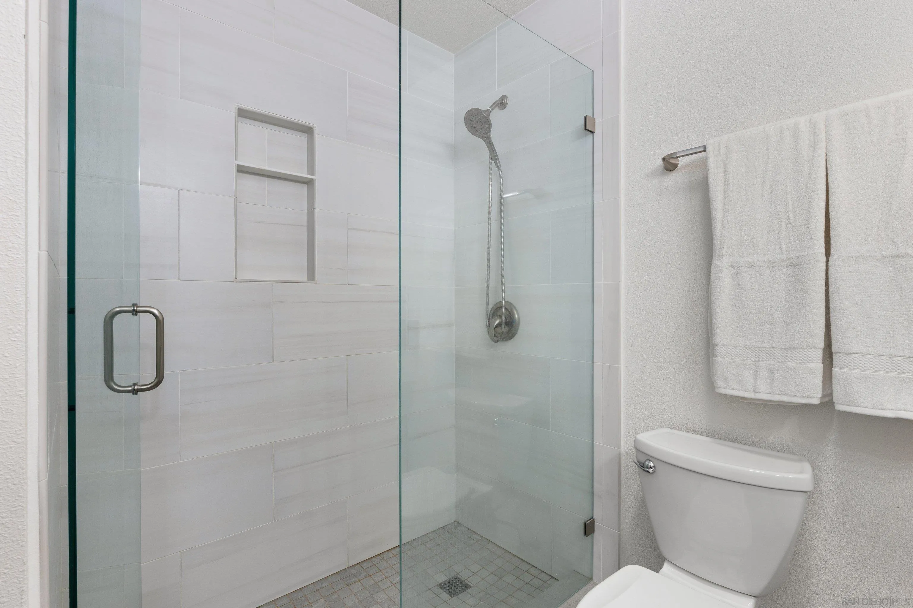 https://cdn.realtyfeed.com/cdn/127/260013989/575cb2fc4e3ffdce5ea41571bbe3a91c.webp
