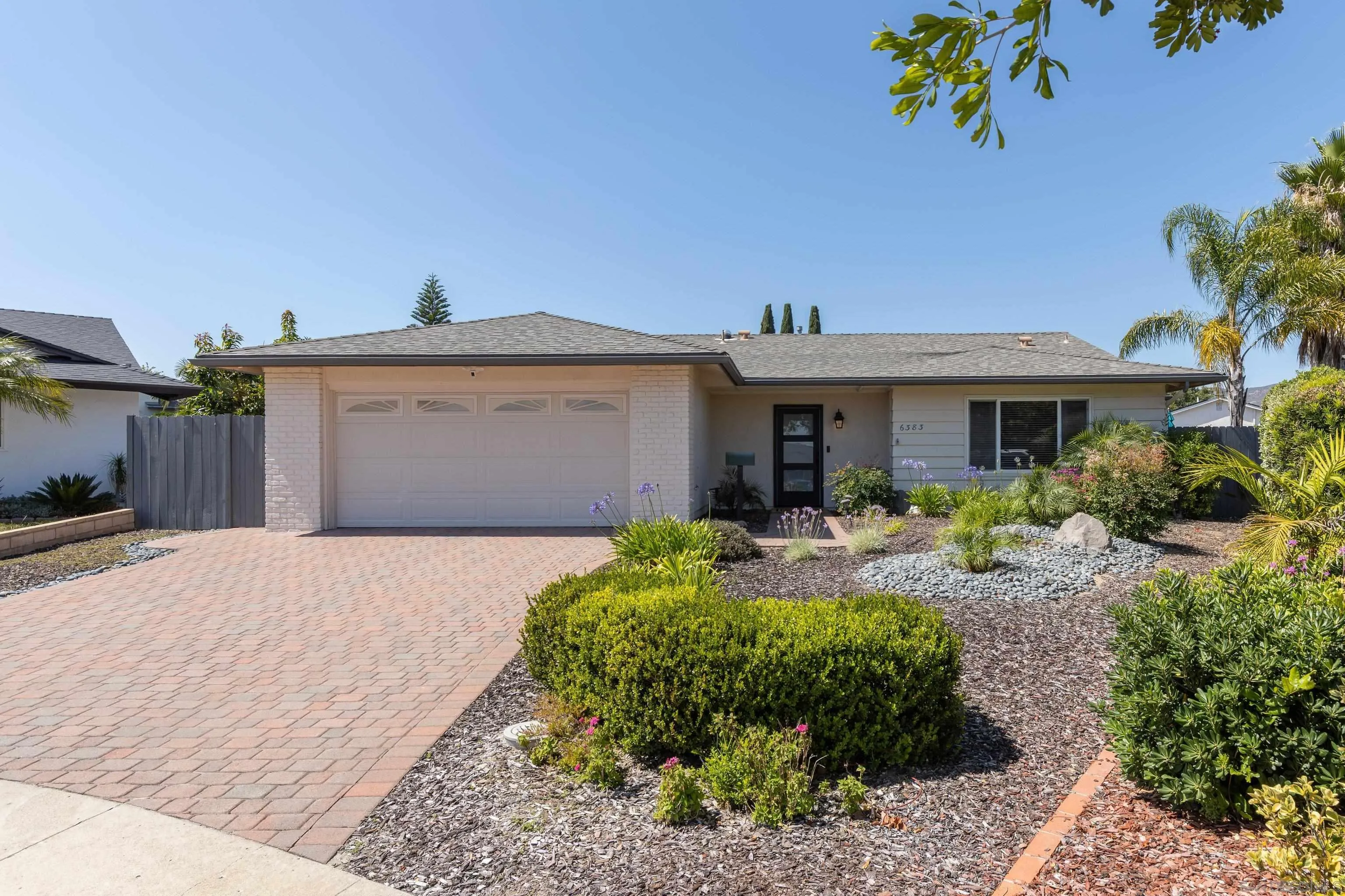https://cdn.realtyfeed.com/cdn/127/260013989/de1051e9f7d901f7626e211a48971c31.webp