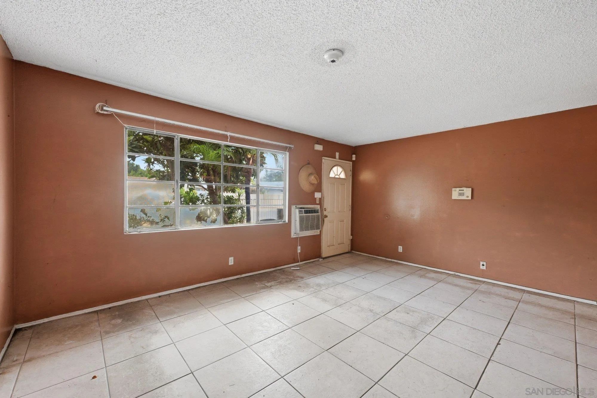https://cdn.realtyfeed.com/cdn/127/260013992/3e4f170b7ec6aa7ff1afc25683ee48b4.webp