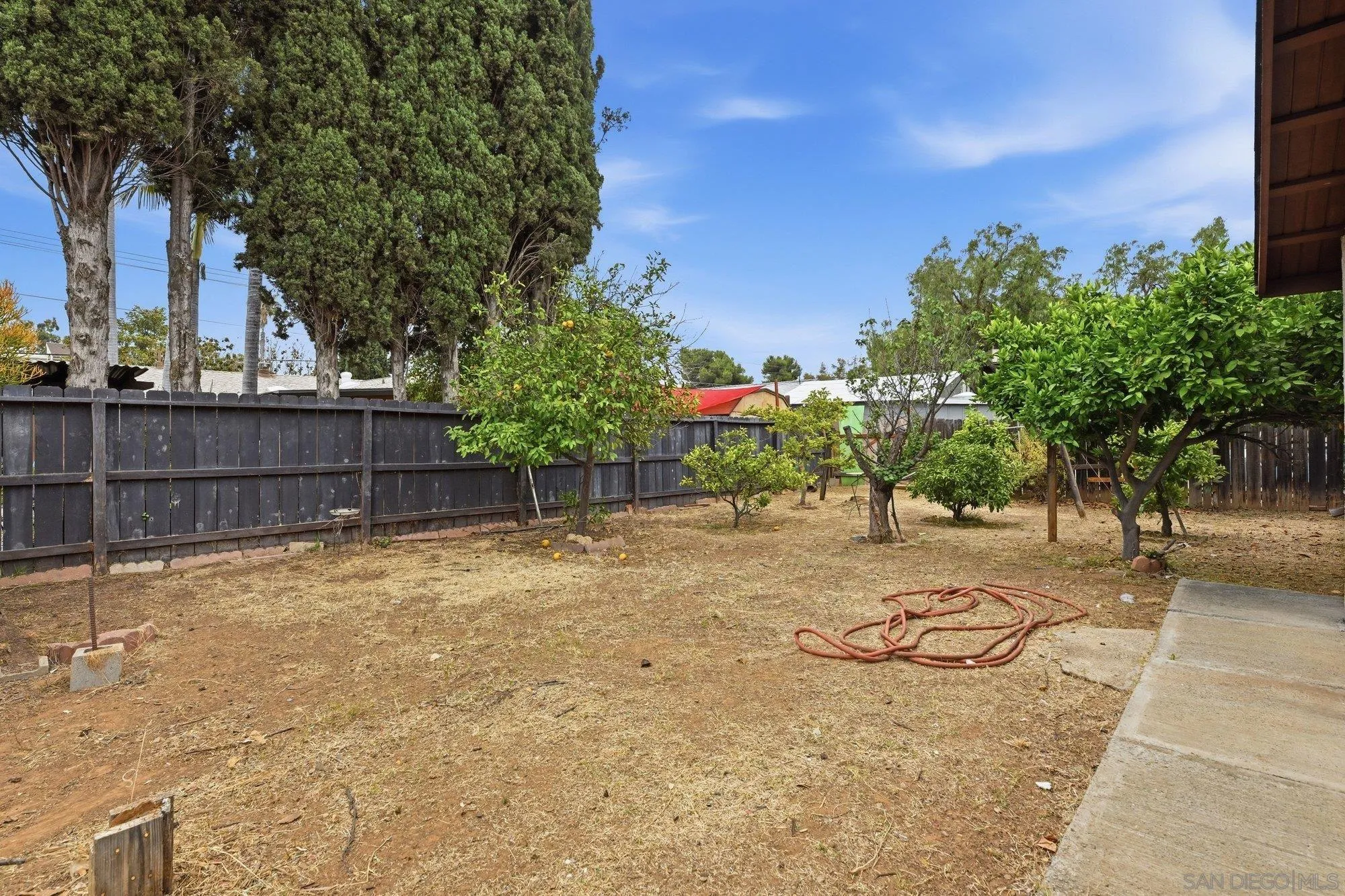 https://cdn.realtyfeed.com/cdn/127/260013992/94938f41f9ca24fc9de3e795247cbf60.webp