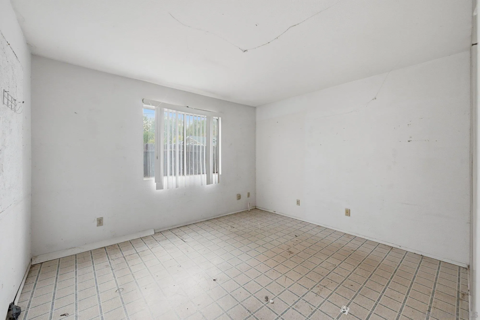 https://cdn.realtyfeed.com/cdn/127/260013992/b910bba8bf9d4aec77cfc3652ebcabf5.webp
