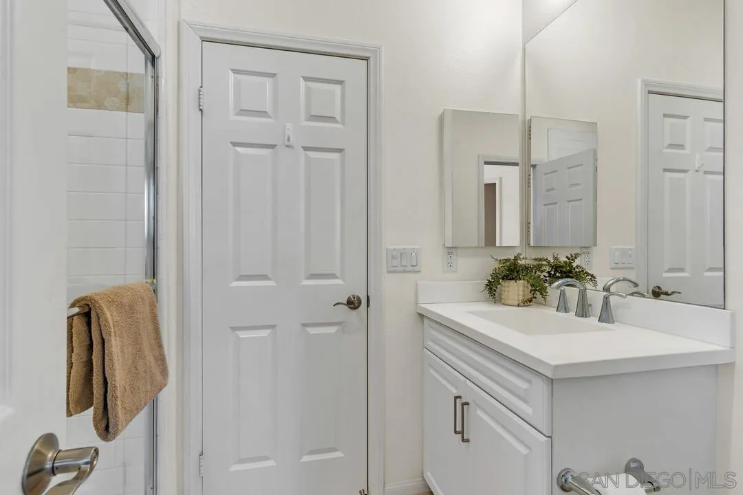 https://cdn.realtyfeed.com/cdn/127/260013994/9c3baf14d4c523438fb5cf7f2884dcb8.webp