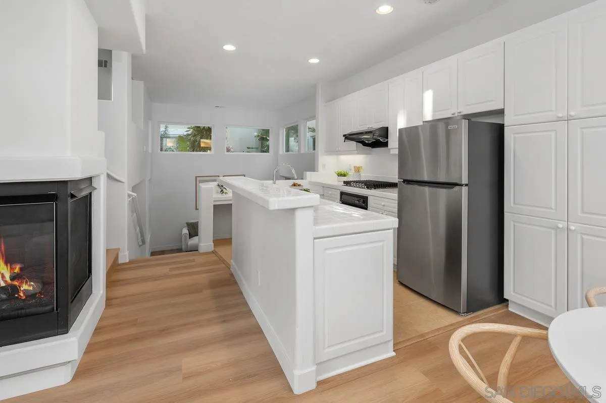 https://cdn.realtyfeed.com/cdn/127/260013995/769e17bb9e438df197e66d7fcfbd1954.webp