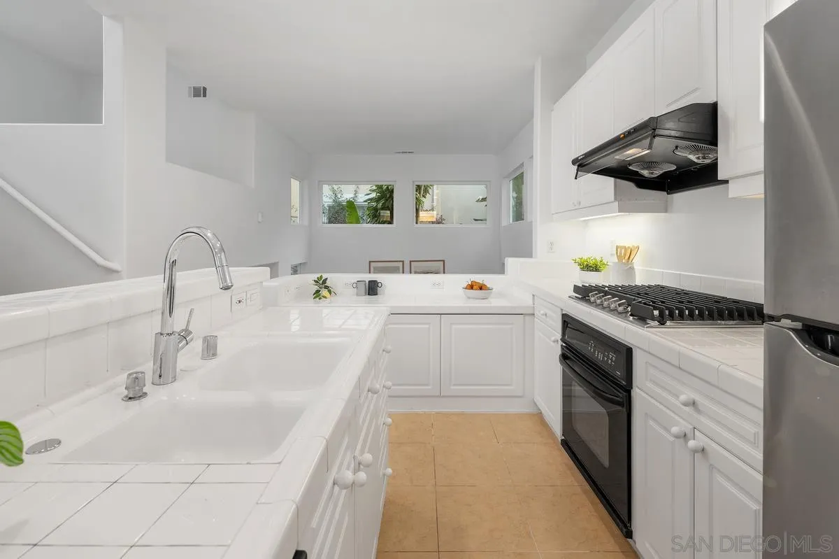 https://cdn.realtyfeed.com/cdn/127/260013995/ade4cdcb93d22a497734008bacafff43.webp
