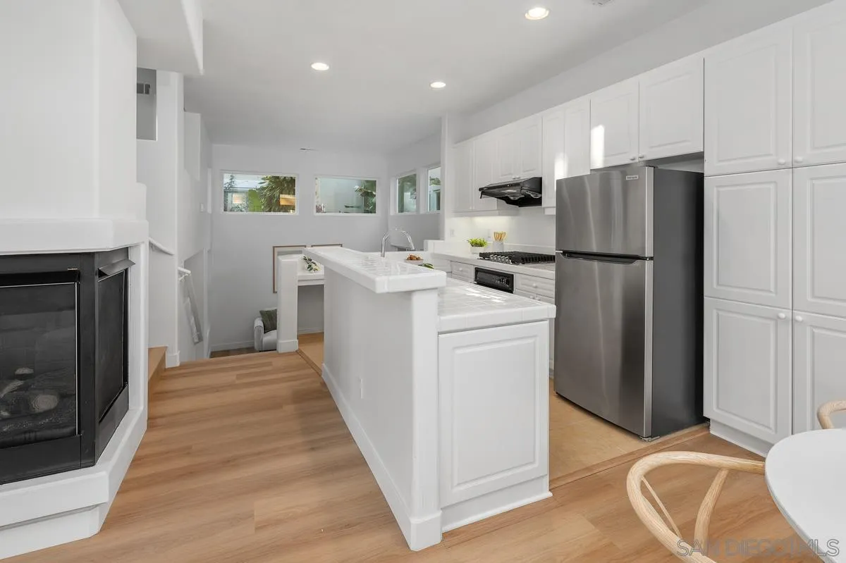 https://cdn.realtyfeed.com/cdn/127/260013995/f77e9a8e5169ec0ebaa6184247e4986f.webp