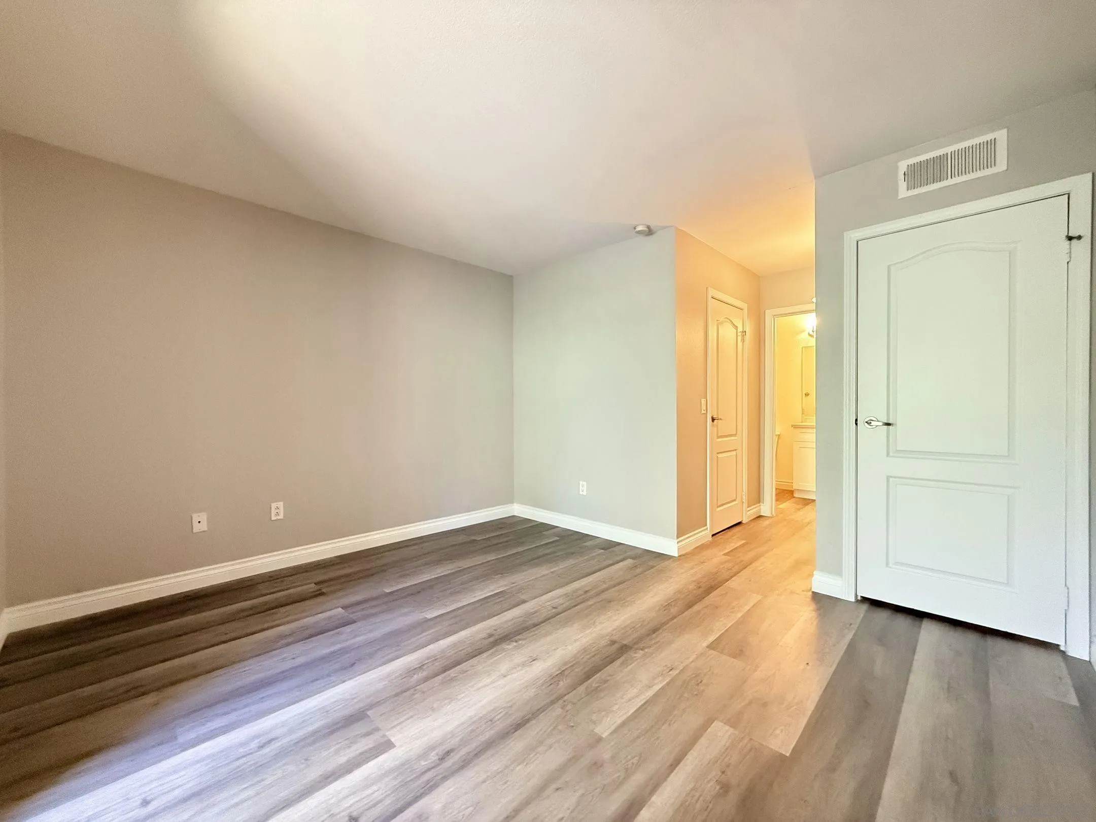 Photo #15: 260013996 Listing: Photo #15