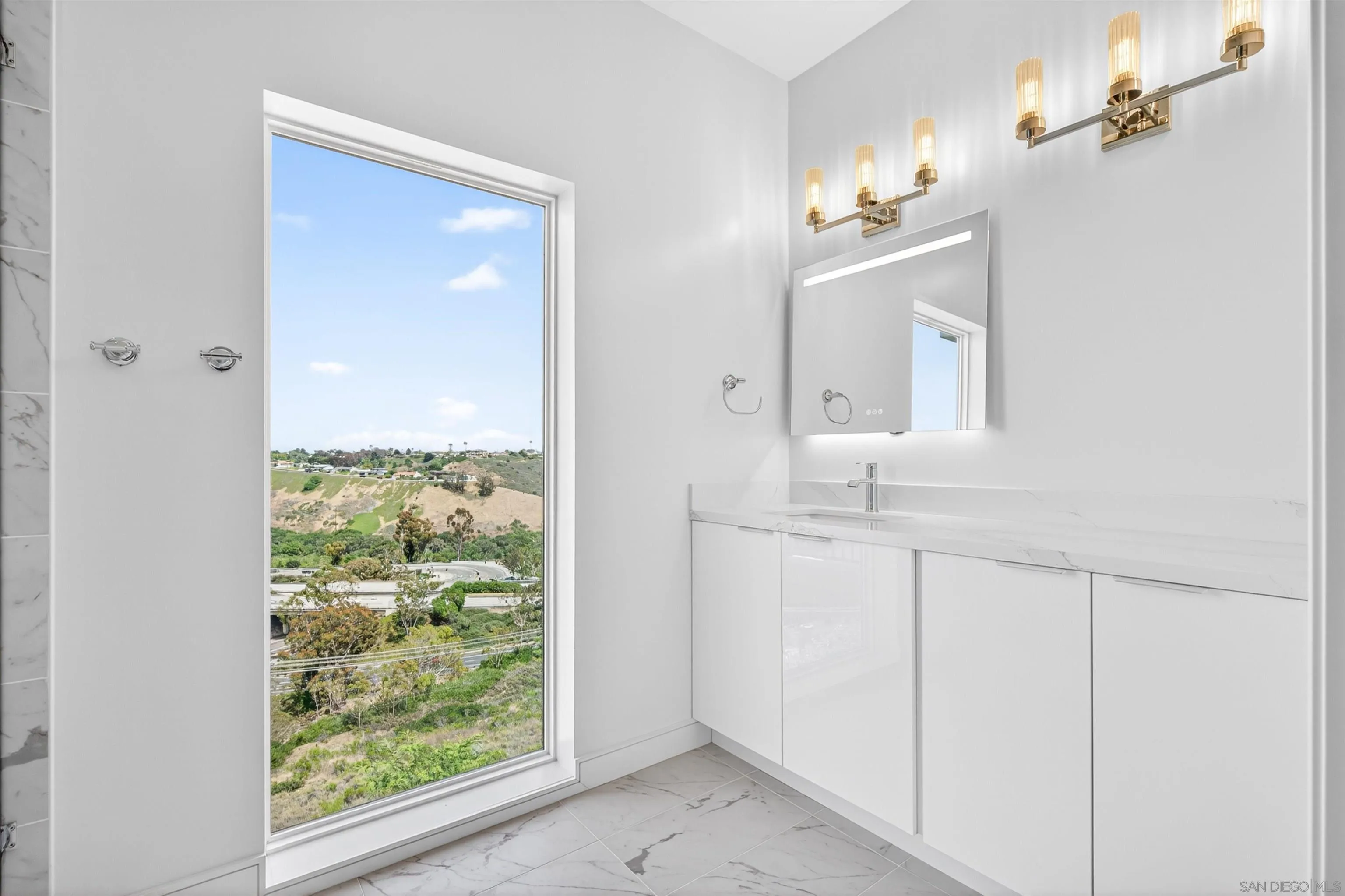 https://cdn.realtyfeed.com/cdn/127/260014003/852aa361c4e494b28e468356ad15a31c.webp