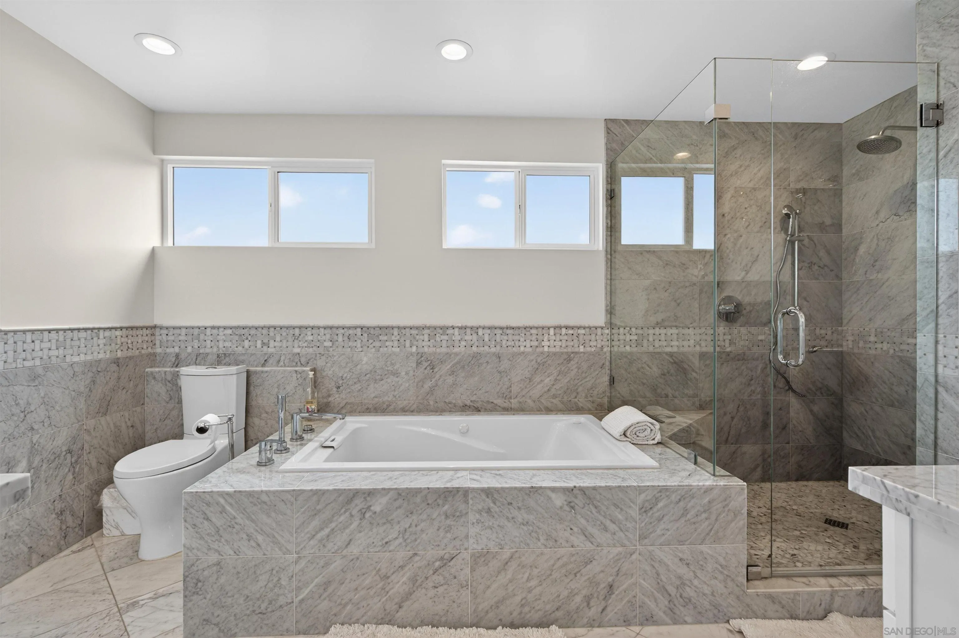 https://cdn.realtyfeed.com/cdn/127/260014003/ed56f8f31b465529a716a968937419a4.webp
