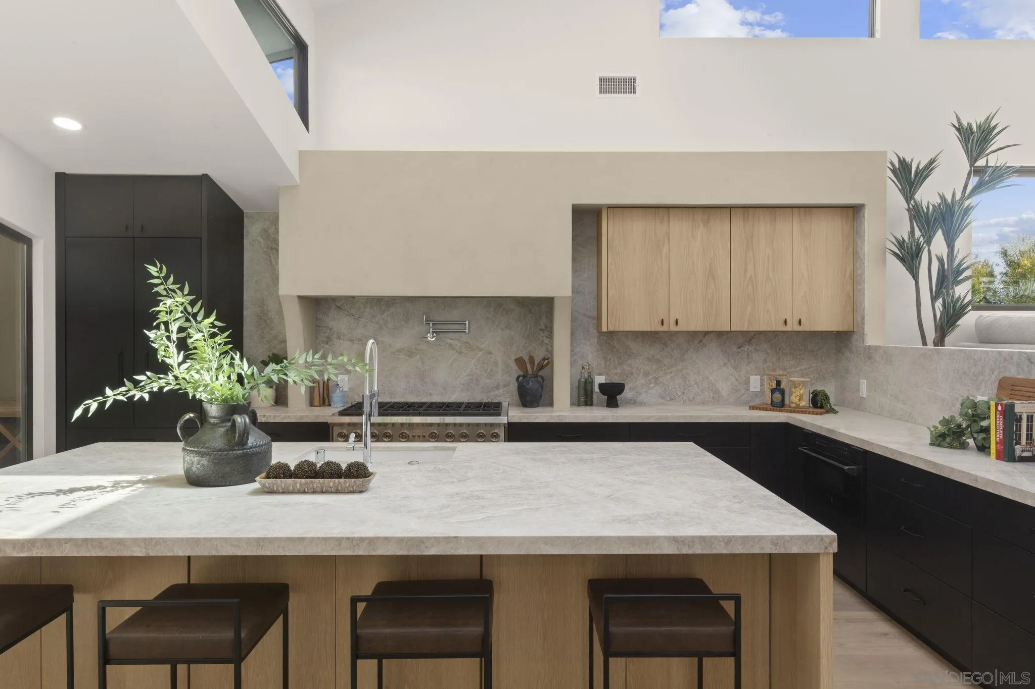 https://cdn.realtyfeed.com/cdn/127/260014005/0d92465990cd40738f8509edb3fe440f.webp