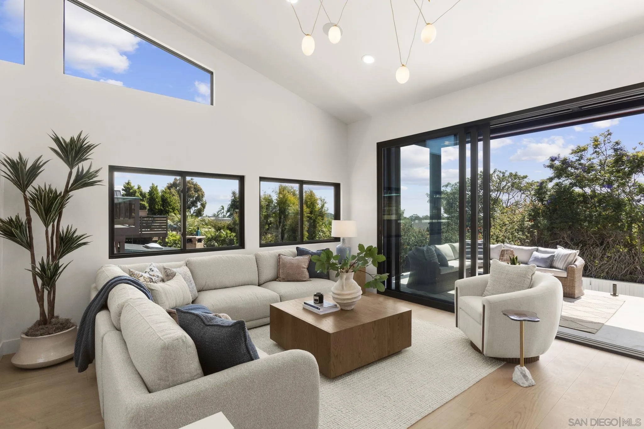https://cdn.realtyfeed.com/cdn/127/260014005/fdfad0f6be696fbb0cd93f8460a70846.webp