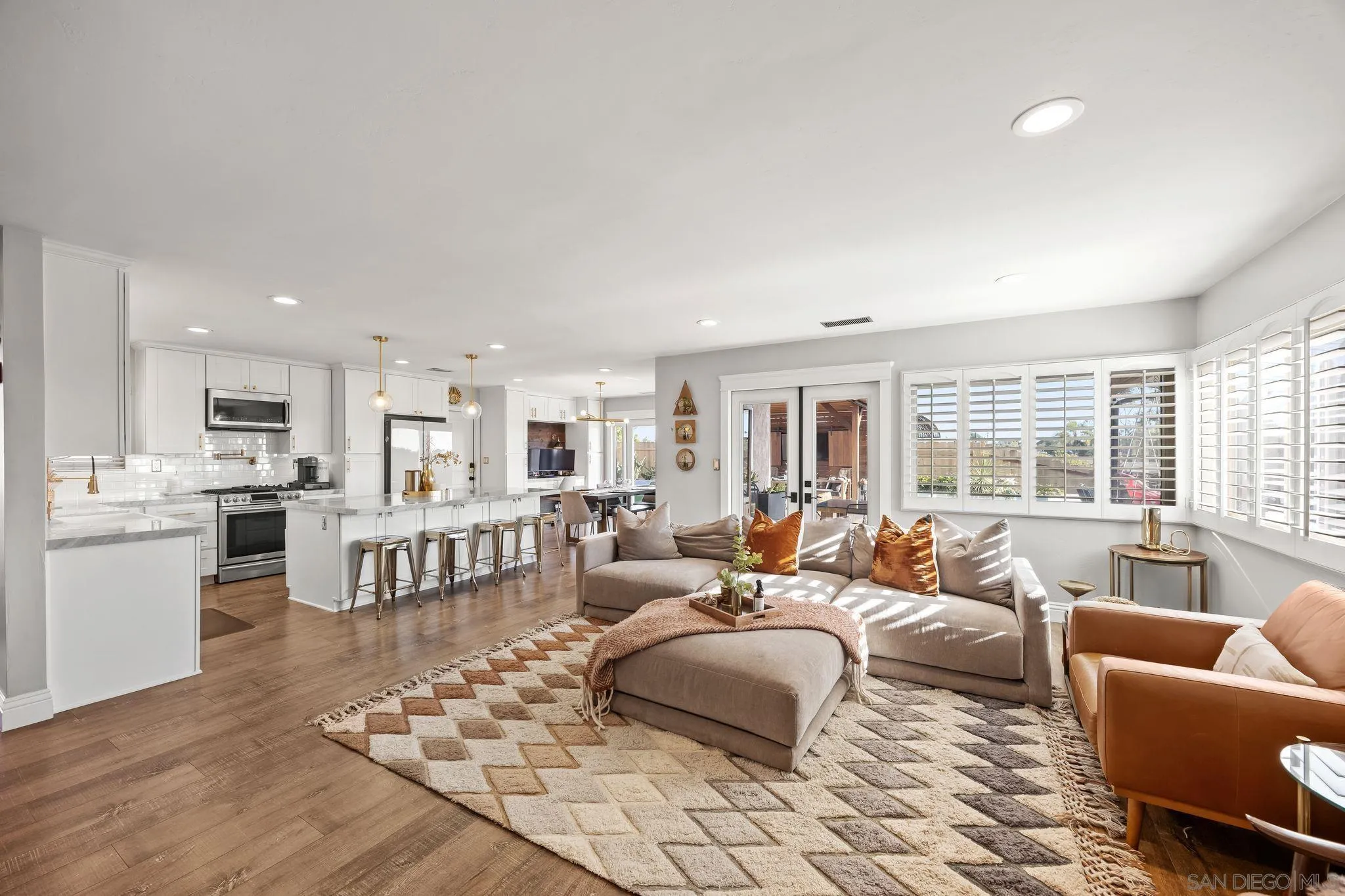 https://cdn.realtyfeed.com/cdn/127/260014006/241e0de3e23c112d8a33924c4bb5d94a.webp