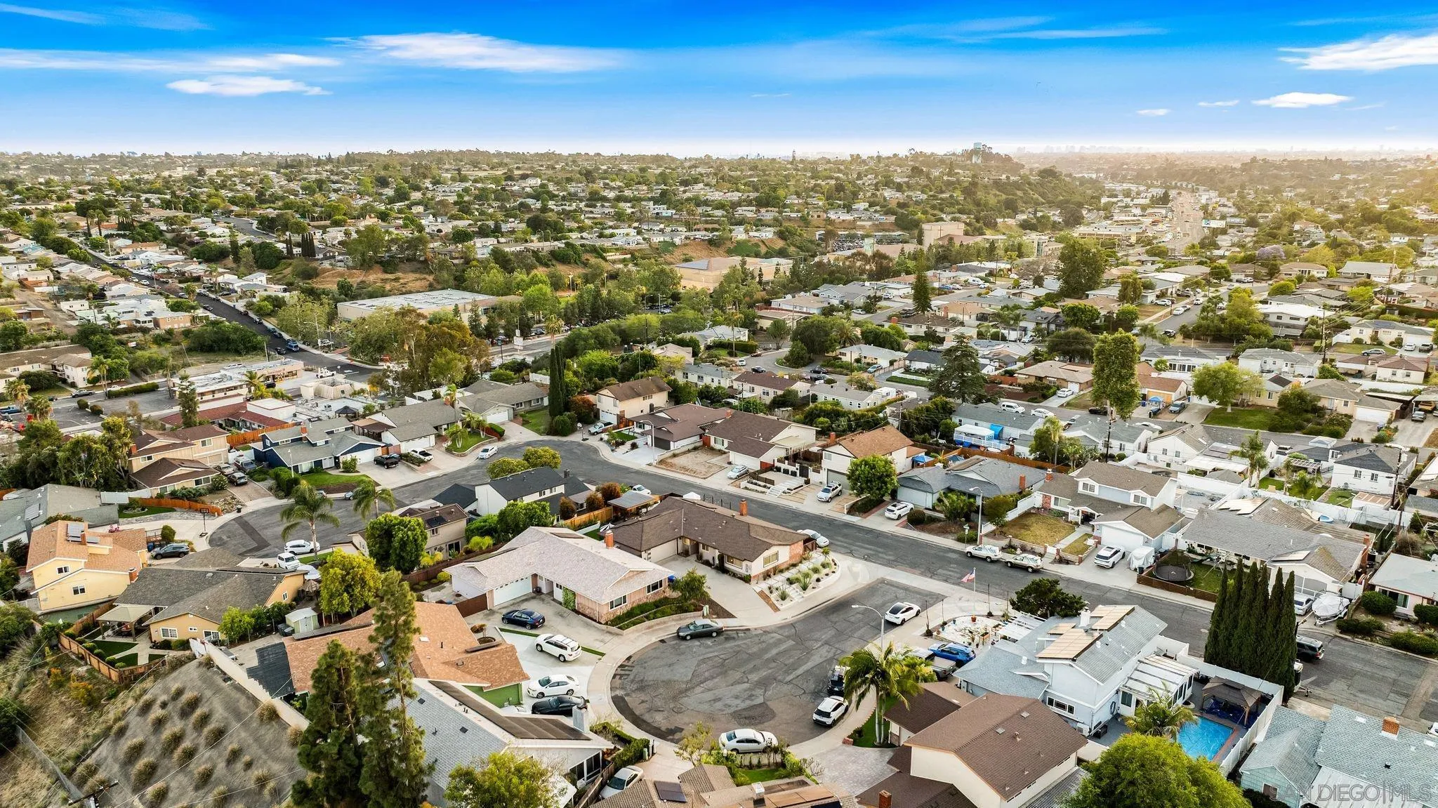 https://cdn.realtyfeed.com/cdn/127/260014006/613521b041f96970a5ed7aee2ce8280f.webp