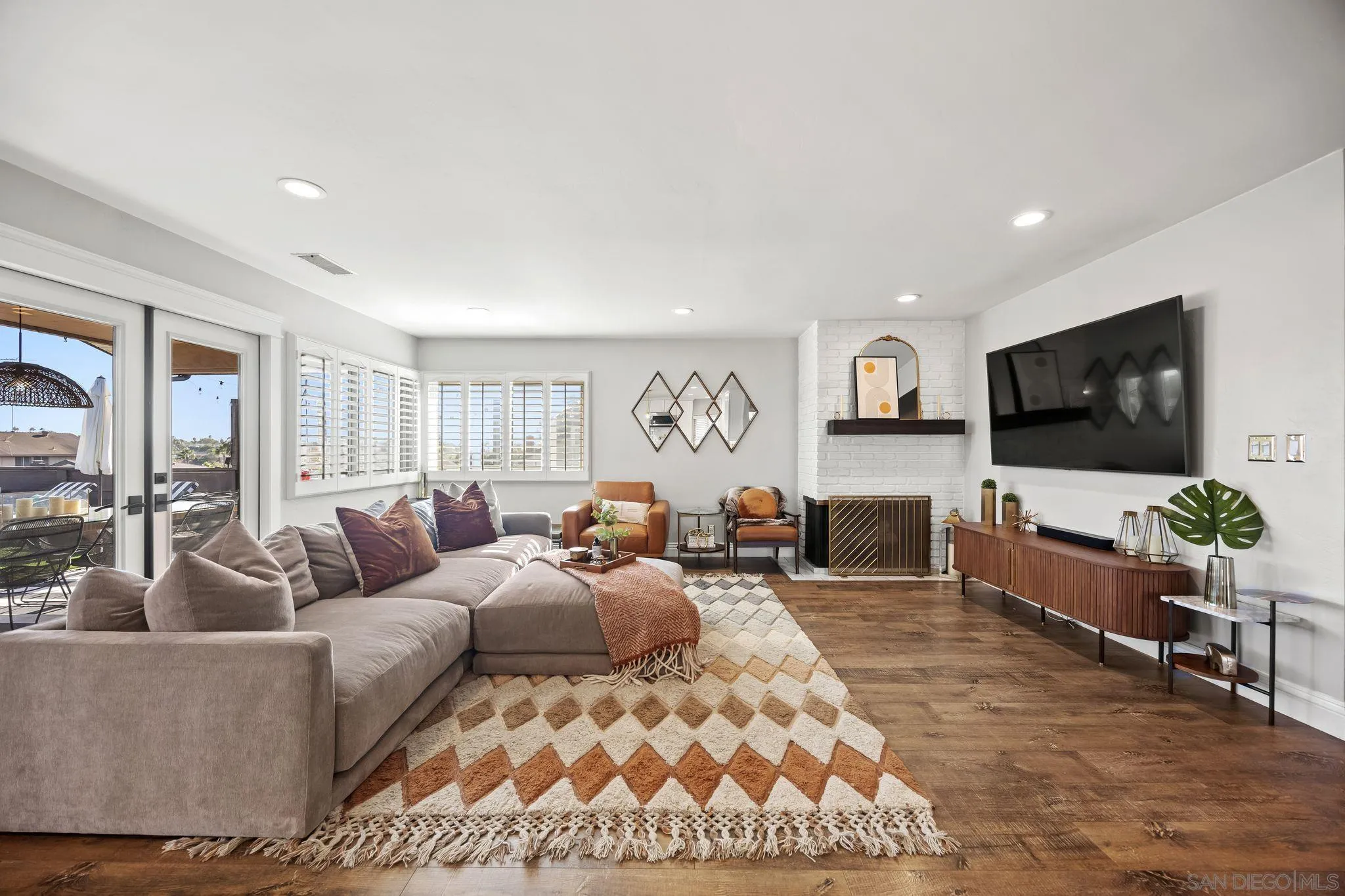 https://cdn.realtyfeed.com/cdn/127/260014006/701a9b1fbc0c2591aefabab3e71c699e.webp