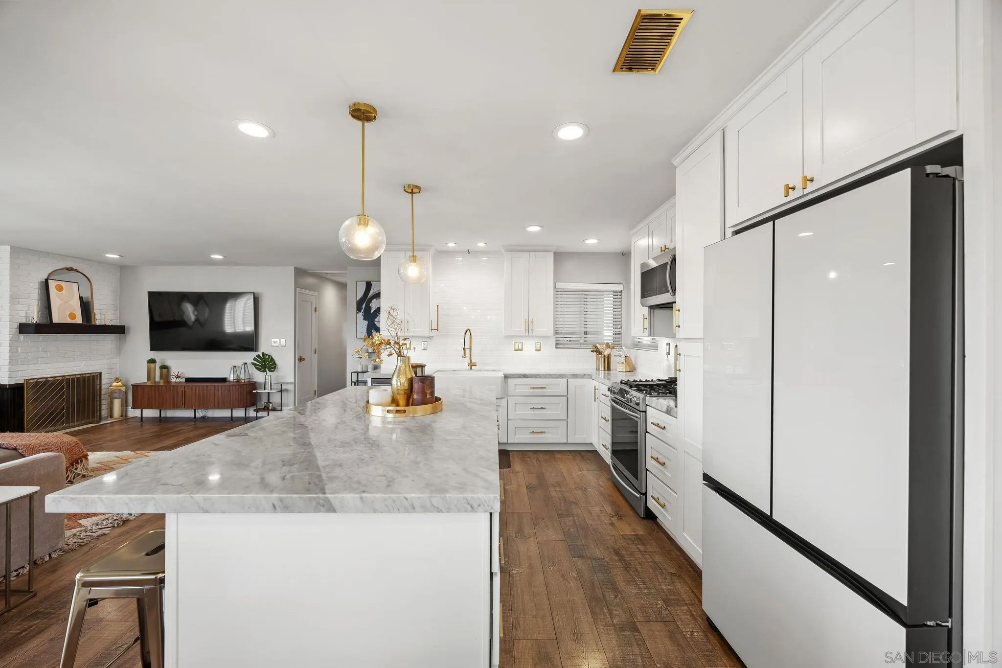 https://cdn.realtyfeed.com/cdn/127/260014006/a25f39c273a4fe3d58a5728a609a3dc5.webp