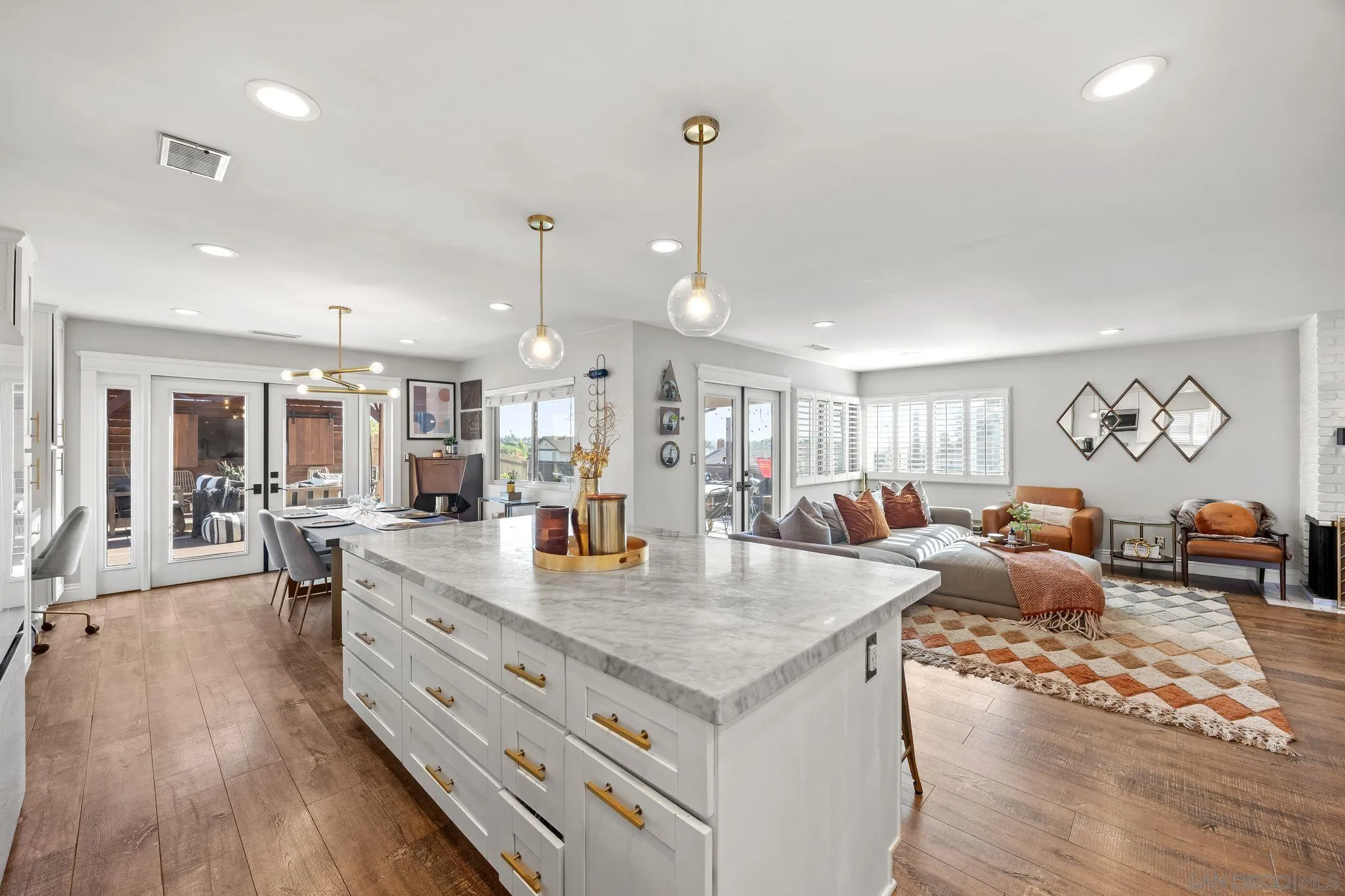 https://cdn.realtyfeed.com/cdn/127/260014006/eceece0477bcf33a0886d66b855c3a19.webp