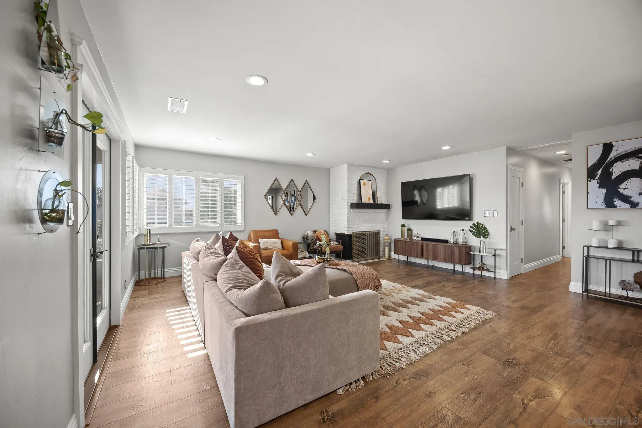 https://cdn.realtyfeed.com/cdn/127/260014006/ee0e391ec51c902d6a27060b7ccbaae2.webp