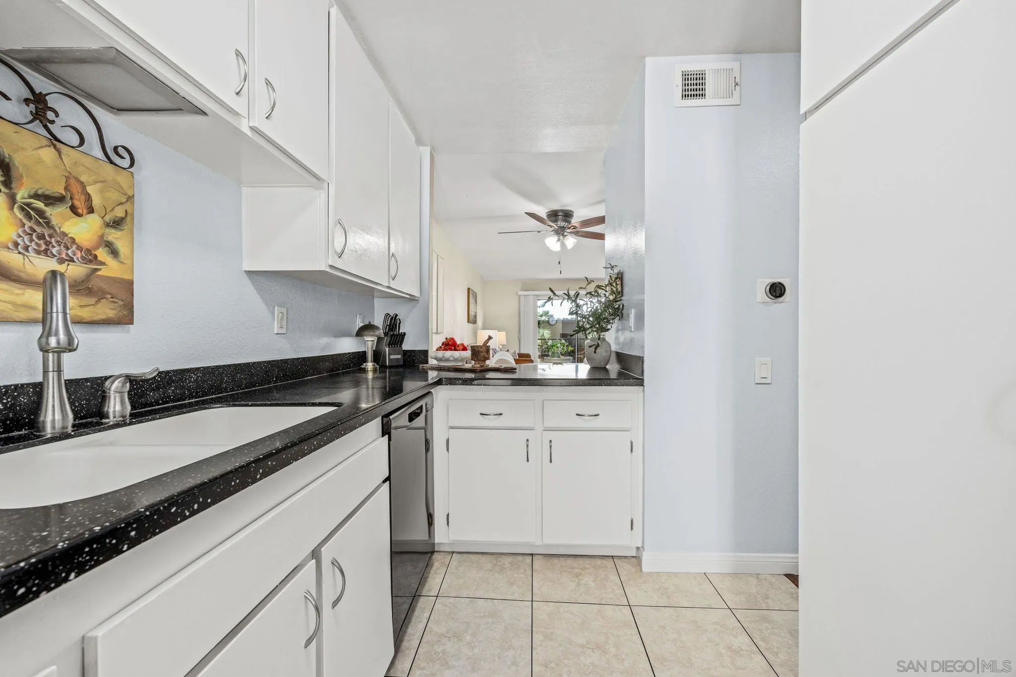 Photo #8: 260014010 Listing: Photo #8