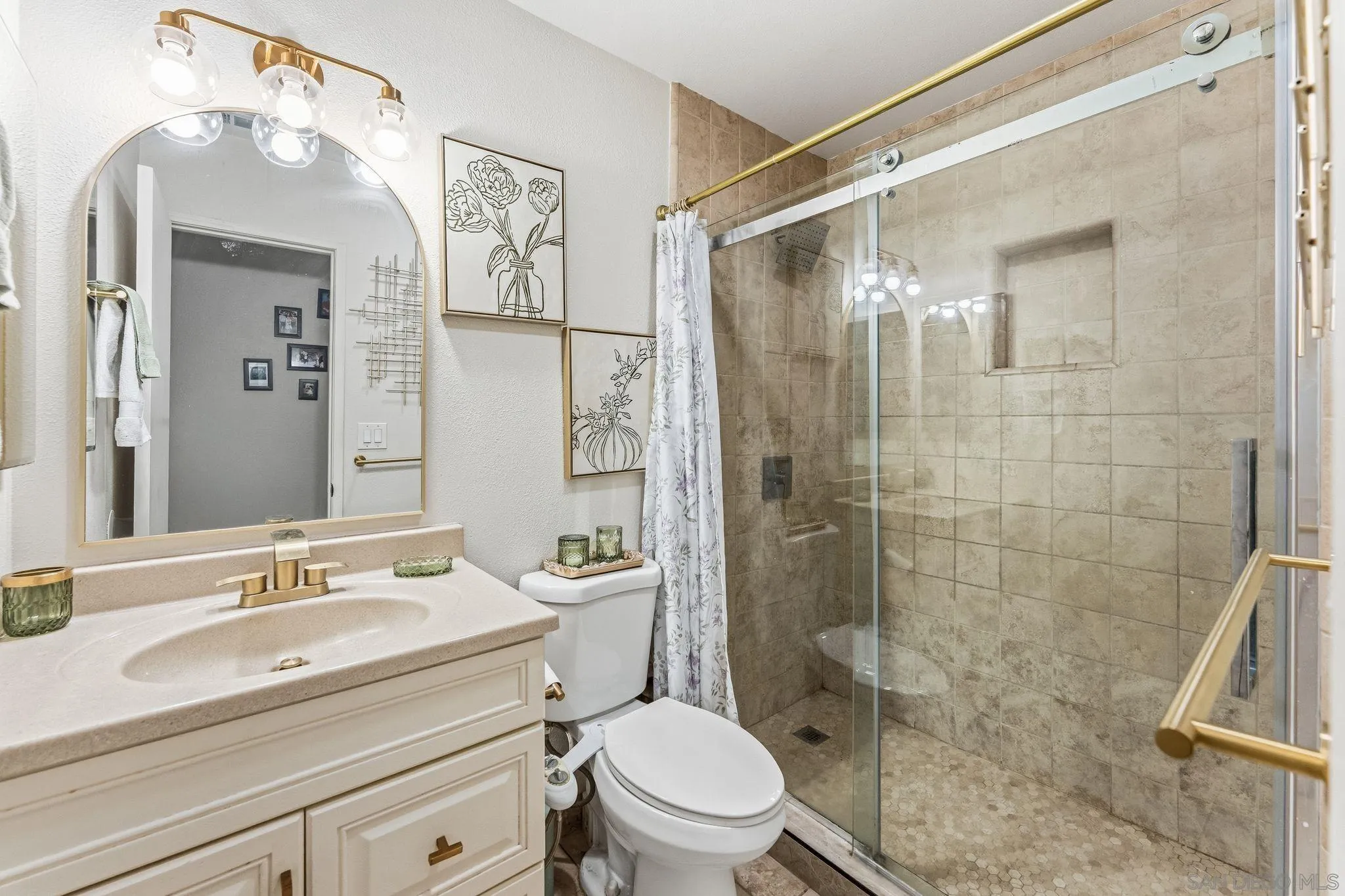 https://cdn.realtyfeed.com/cdn/127/260014011/09ee800065c49413b74b179cf98cc76b.webp