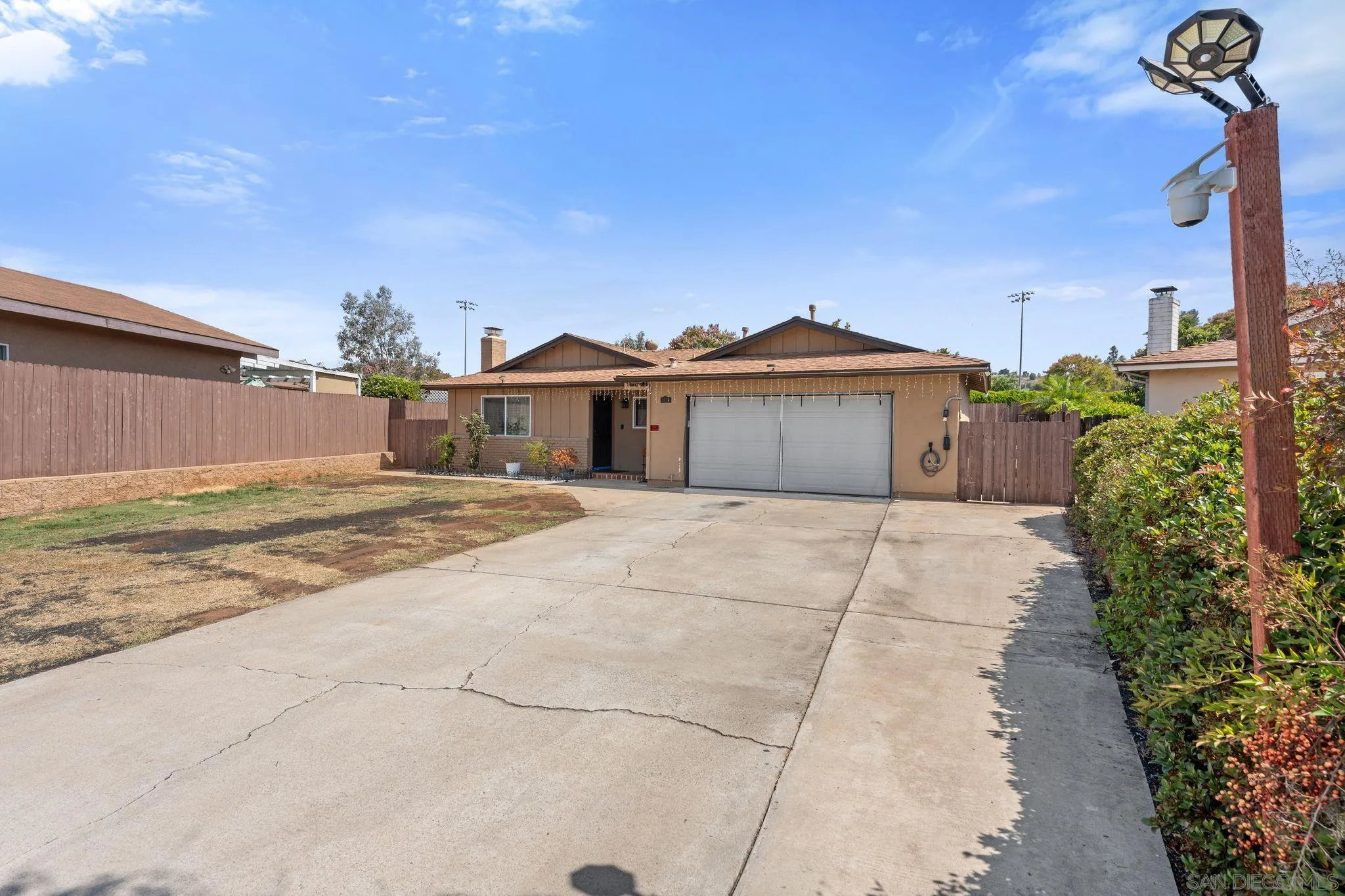 https://cdn.realtyfeed.com/cdn/127/260014011/1d427c4dbac1e1e74caeb8165aa6389c.webp