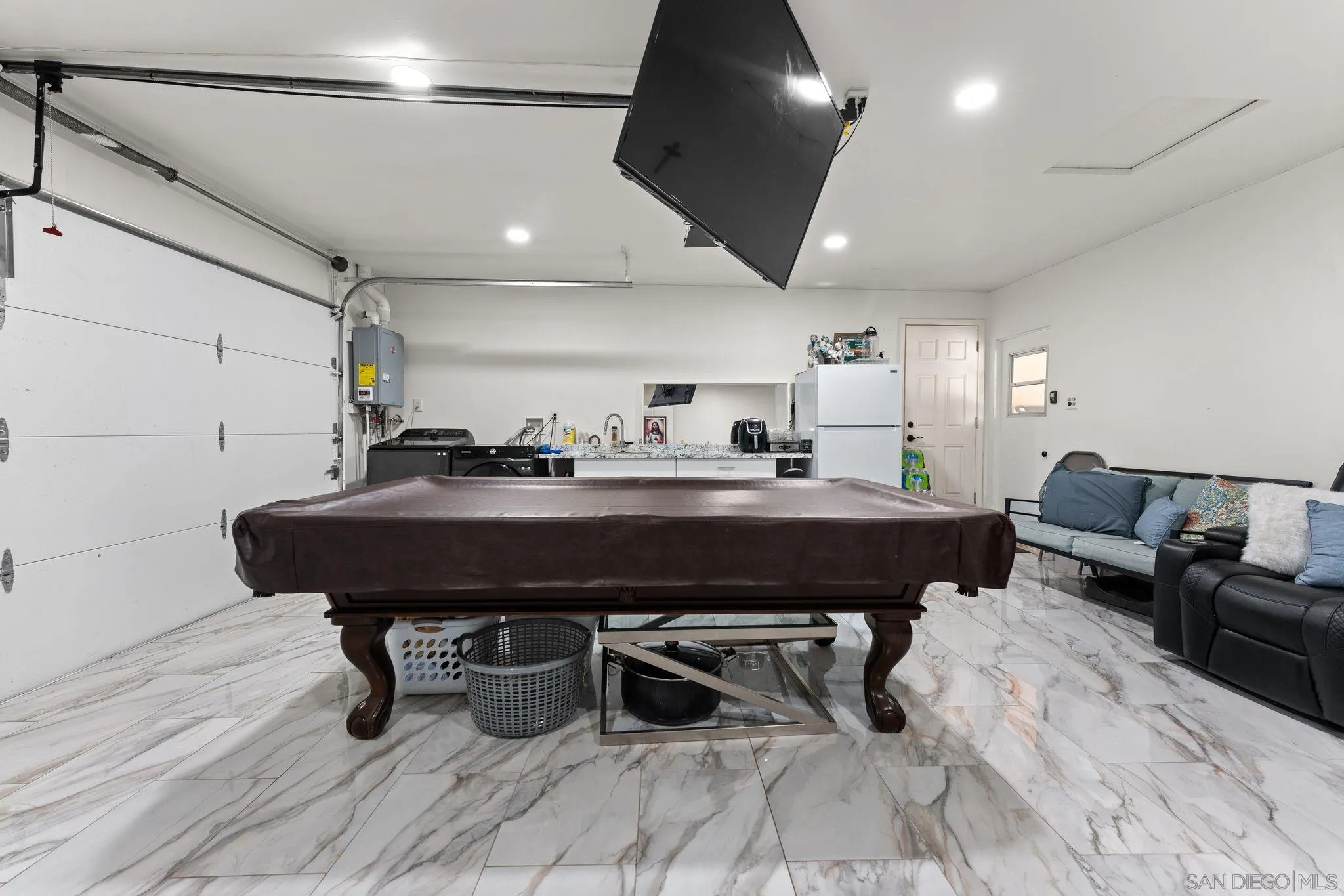 https://cdn.realtyfeed.com/cdn/127/260014011/519edb5958db26f7f63bf62217dbda67.webp