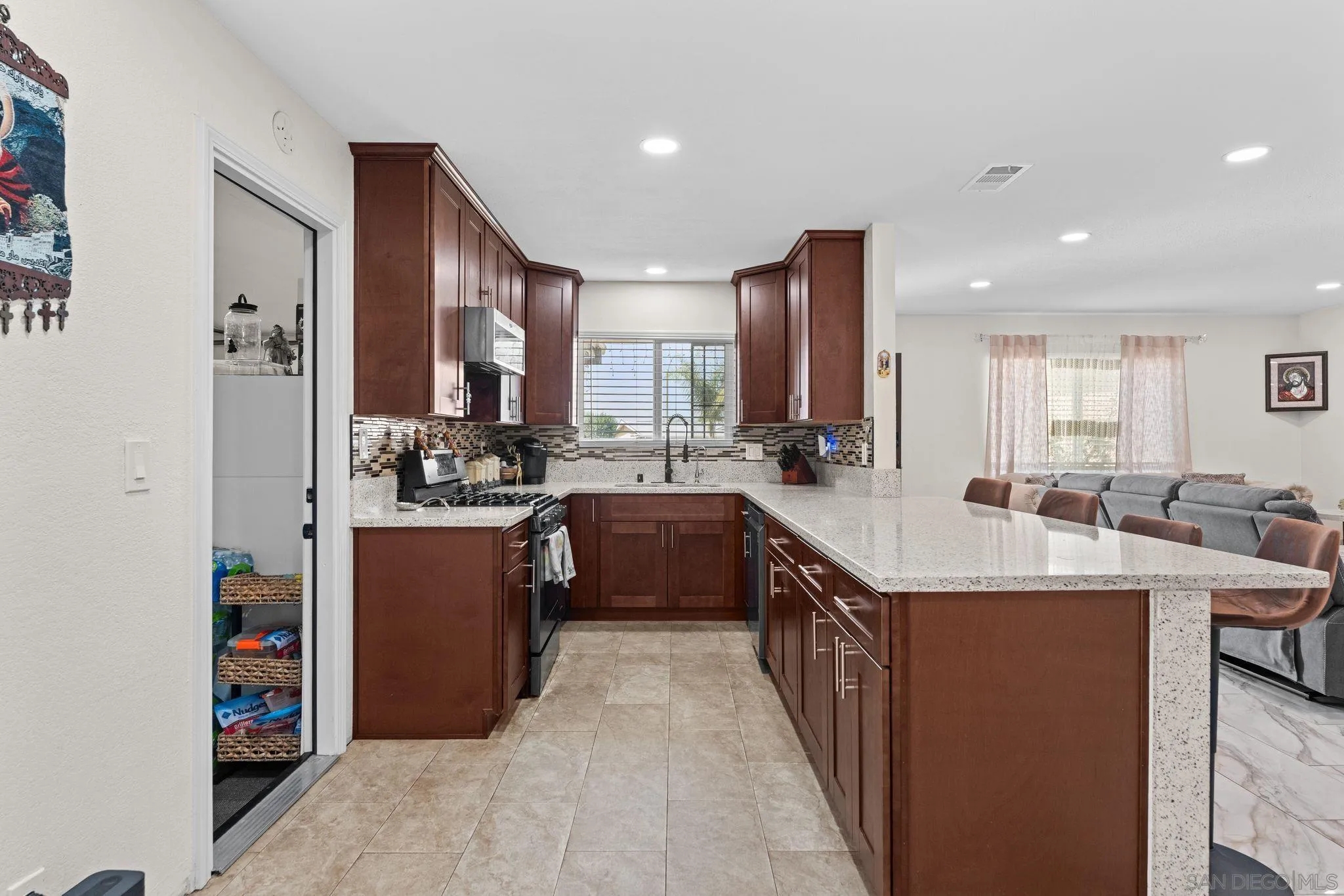 https://cdn.realtyfeed.com/cdn/127/260014011/65207bf1cca2f566df2f222dbfaf585a.webp
