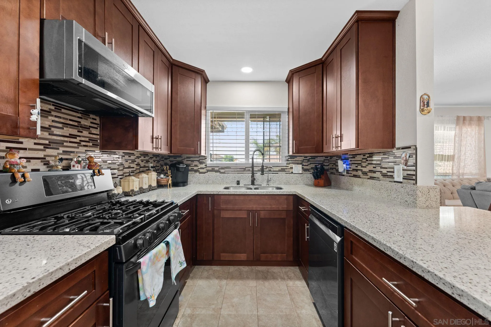 https://cdn.realtyfeed.com/cdn/127/260014011/9bc84b8aba24bdd0ff4e7783570178b4.webp