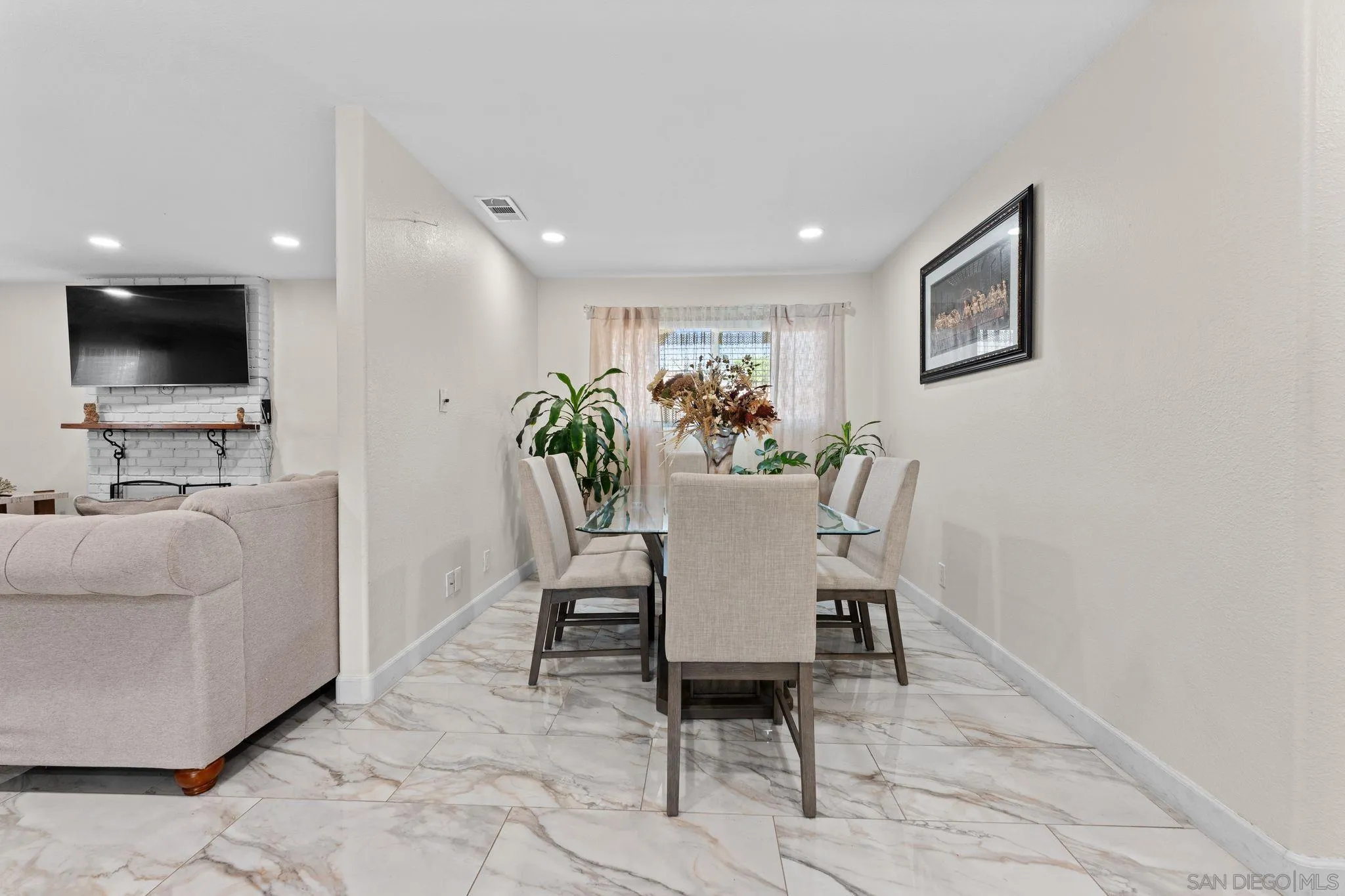 https://cdn.realtyfeed.com/cdn/127/260014011/a8ce5bb6e092f843a38cb92dfba93b0d.webp