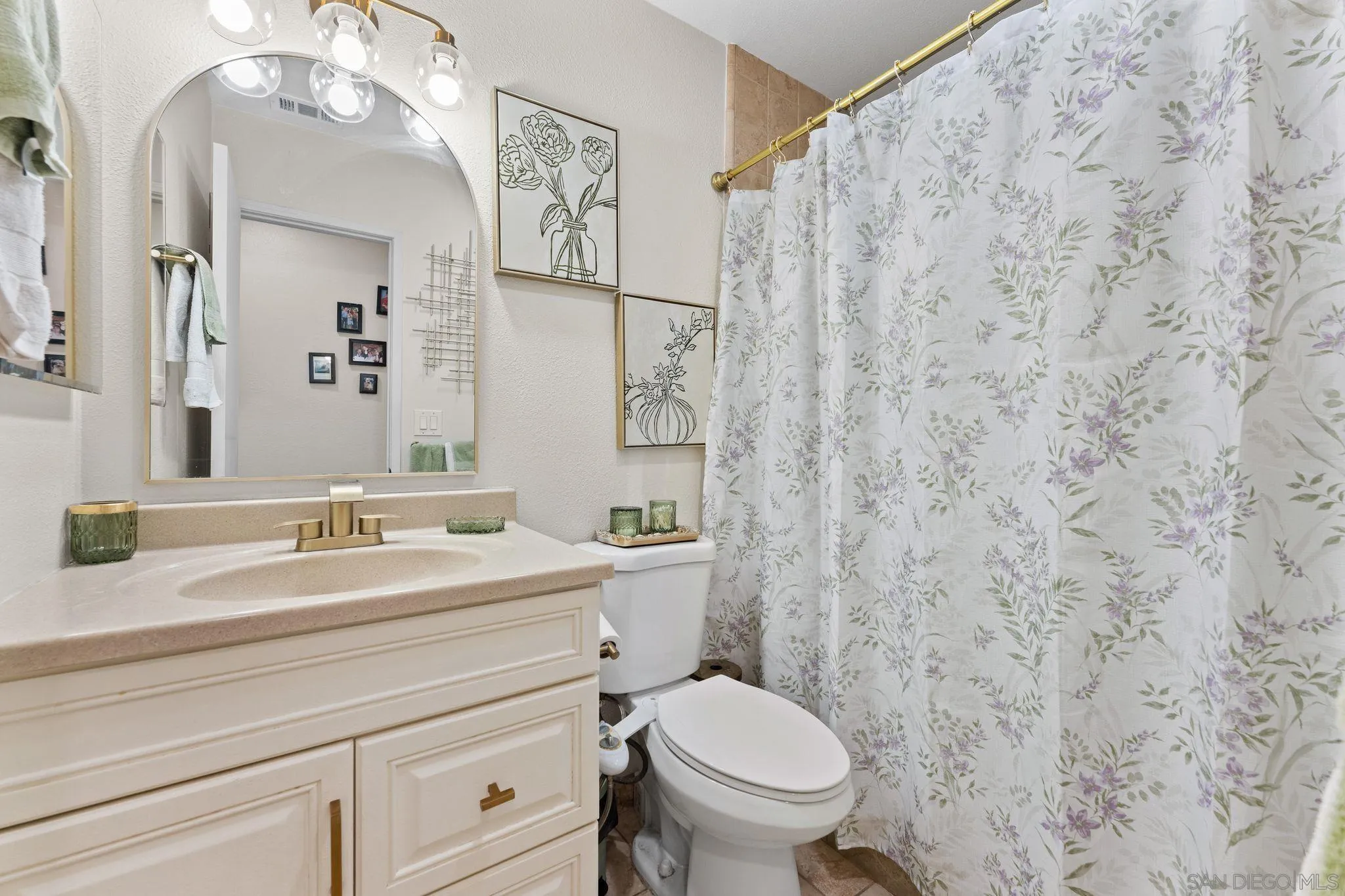 https://cdn.realtyfeed.com/cdn/127/260014011/a9f238779ed8c45ef7bc1a3d715653b7.webp