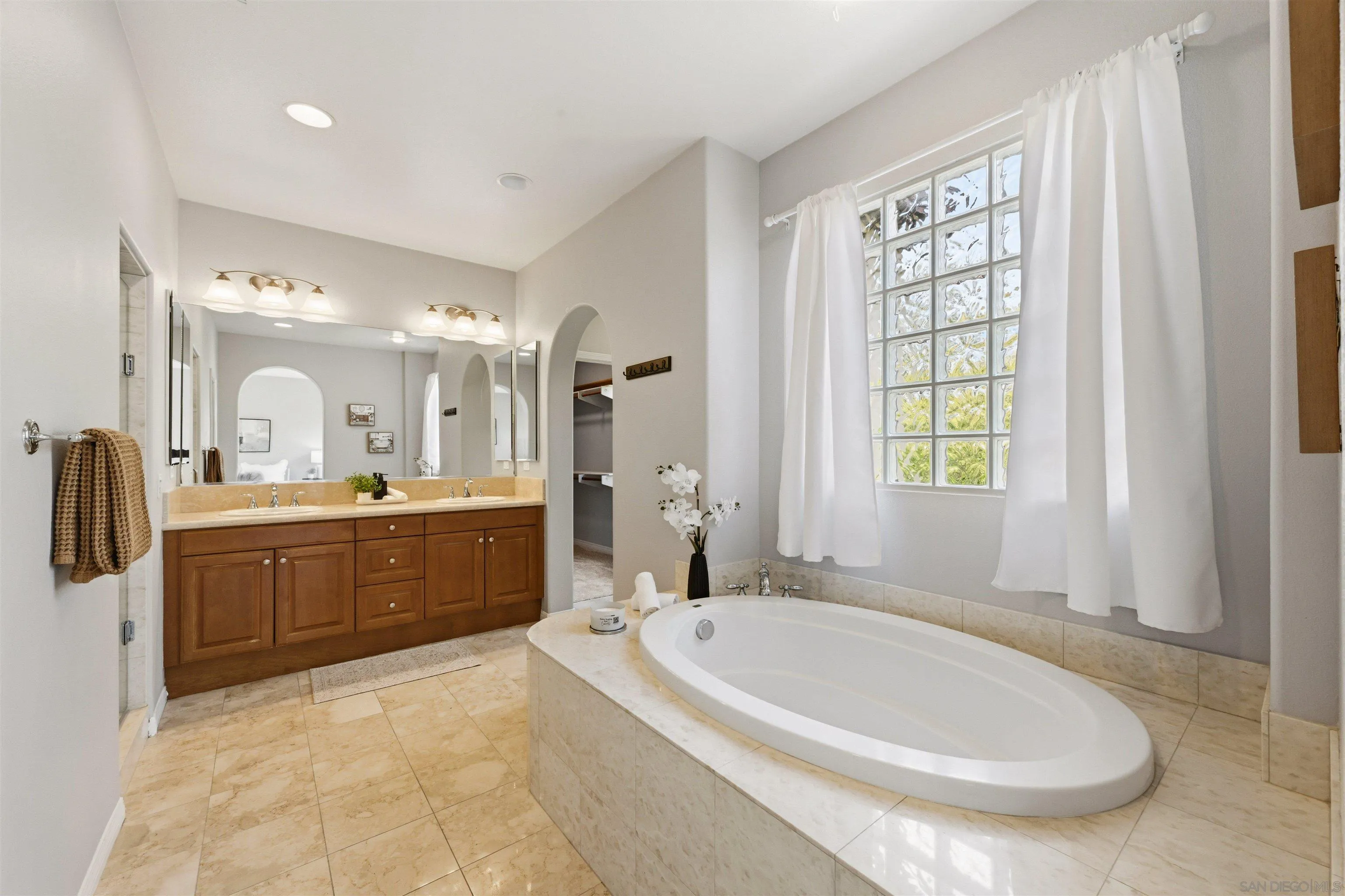 https://cdn.realtyfeed.com/cdn/127/260014013/064536431fcf1c58d8cb2bbd673494f4.webp