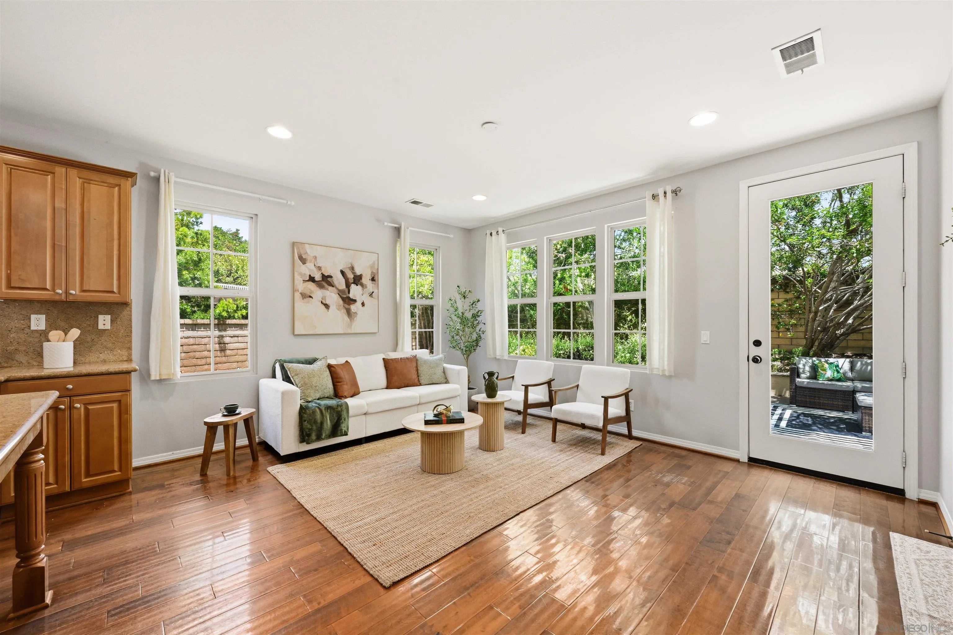 https://cdn.realtyfeed.com/cdn/127/260014013/0d29b845be7081019c86e47fdf2942c5.webp