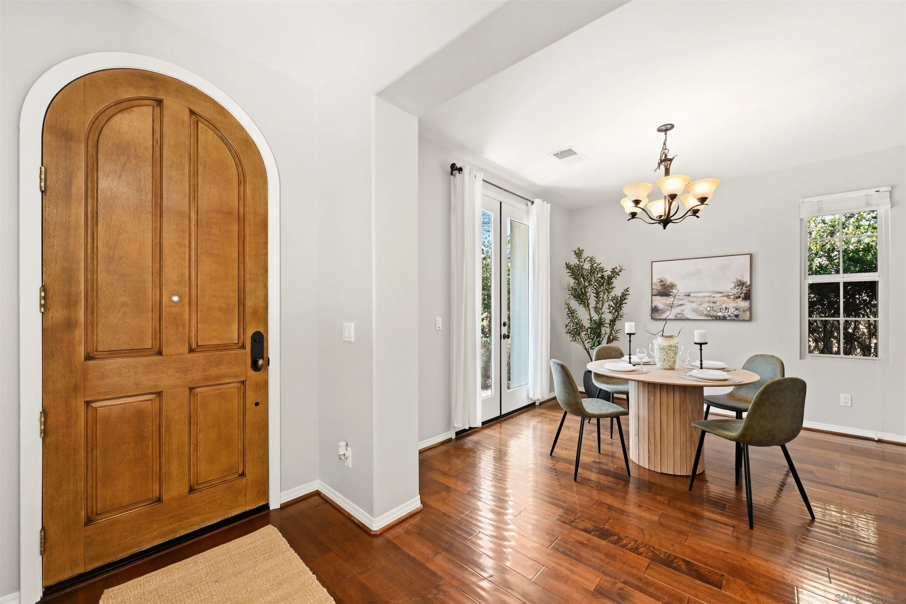 https://cdn.realtyfeed.com/cdn/127/260014013/2aba7a84086eb3ee552f7d61b29006ab.webp