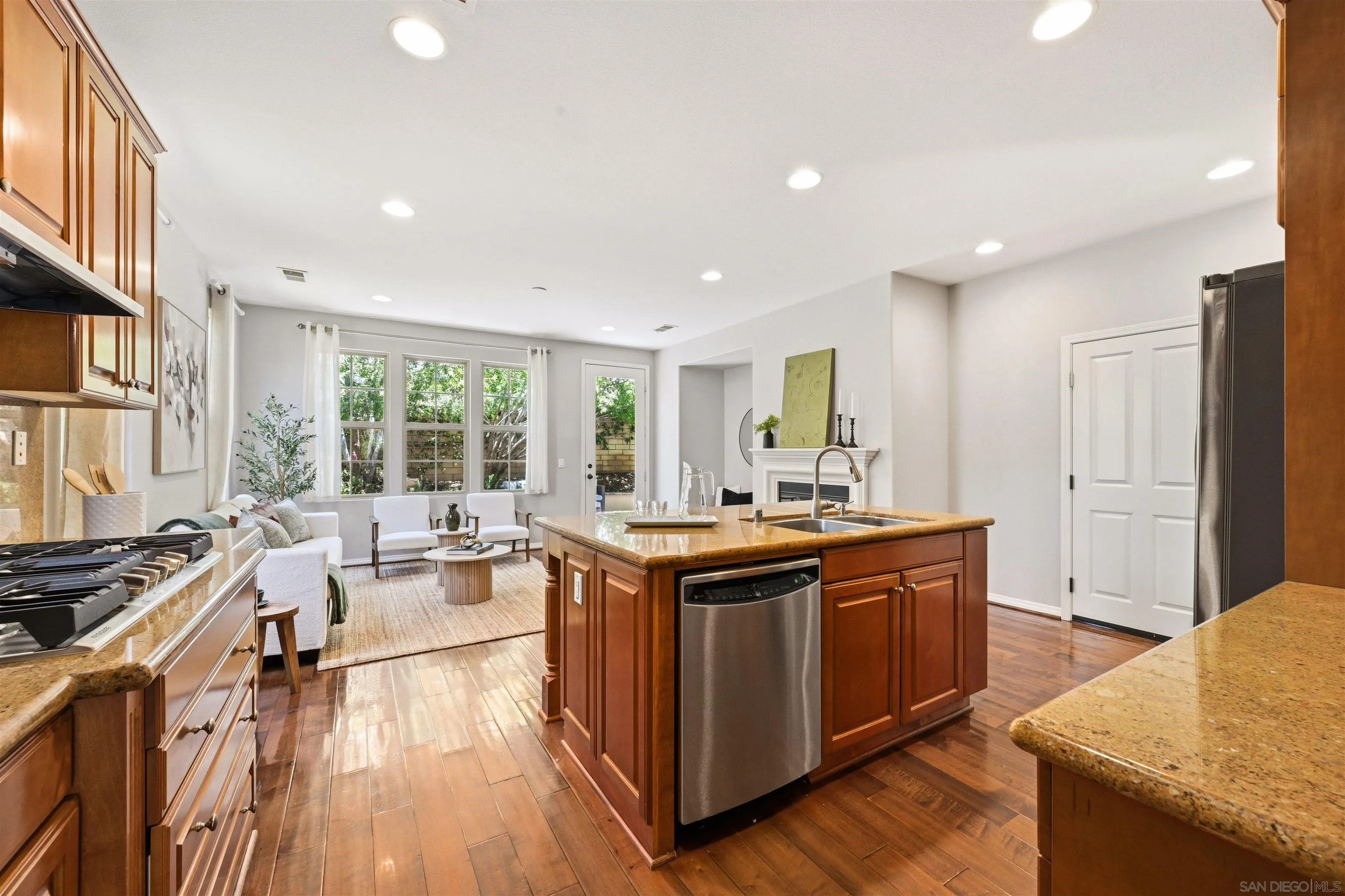 https://cdn.realtyfeed.com/cdn/127/260014013/8aa0a0723ec637d1a69fee2c7b1bbc63.webp