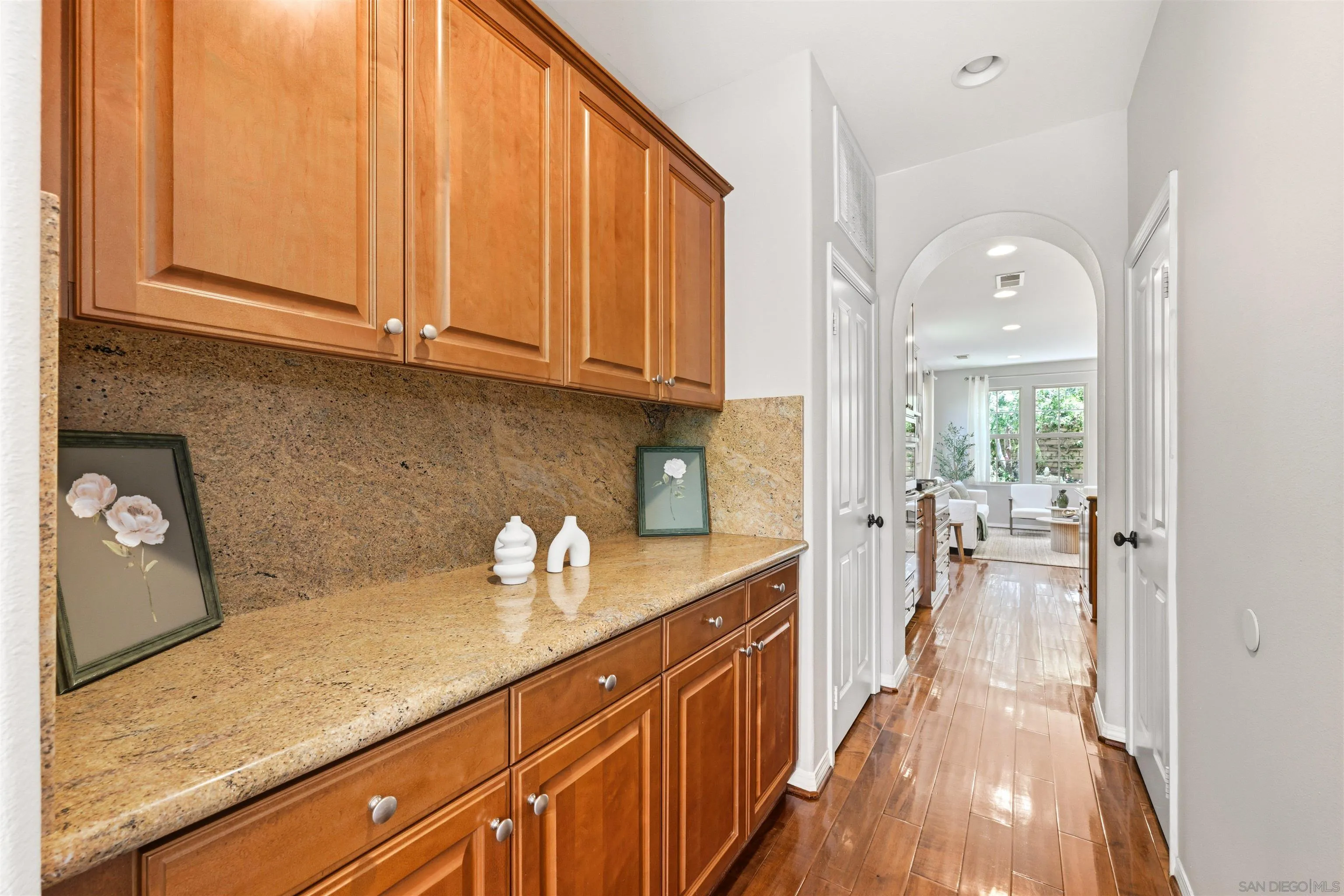 https://cdn.realtyfeed.com/cdn/127/260014013/a2be033ec19e14c82d7ee0b5a16bc997.webp