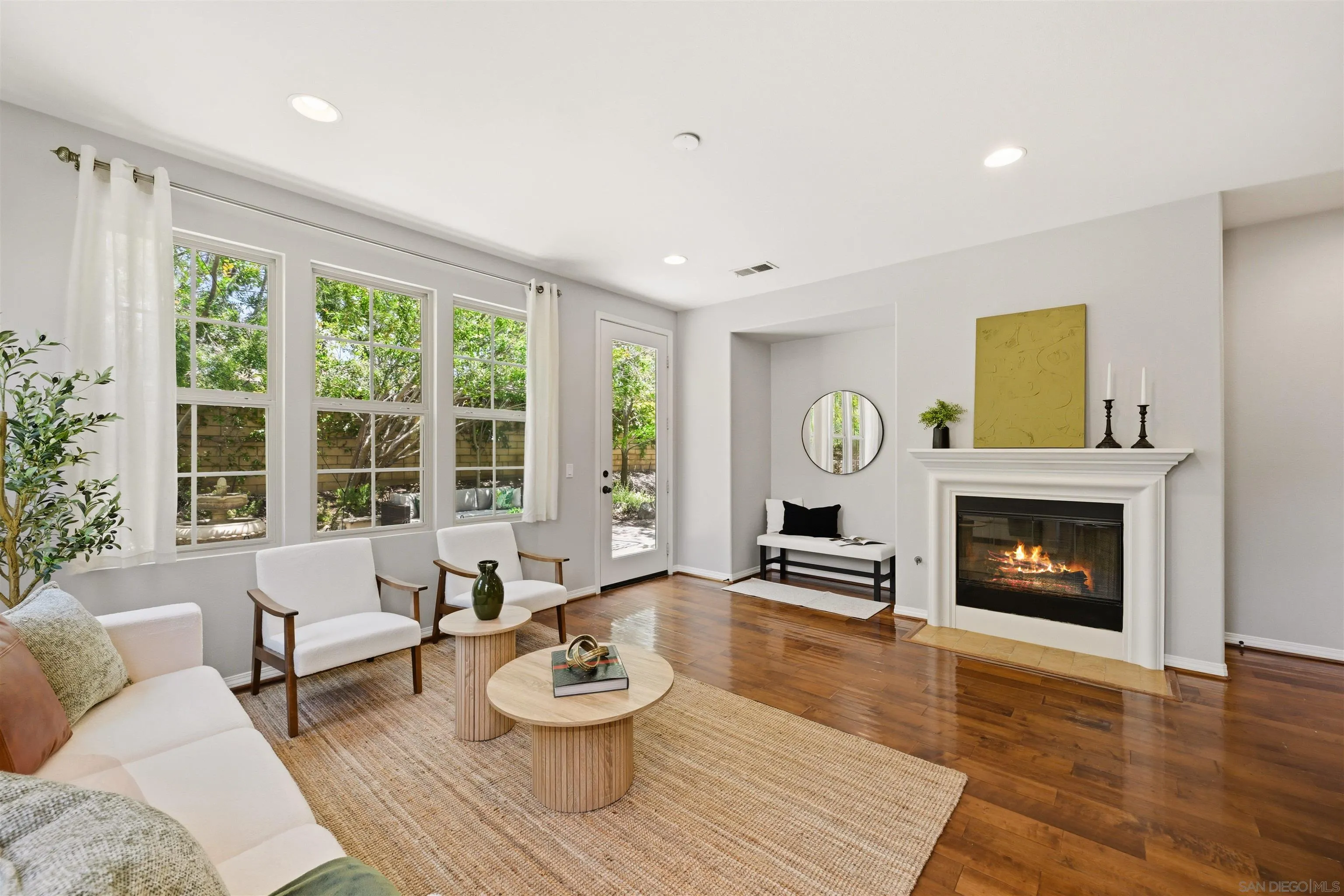https://cdn.realtyfeed.com/cdn/127/260014013/c1607e88e3e97050e3031c48810ae010.webp
