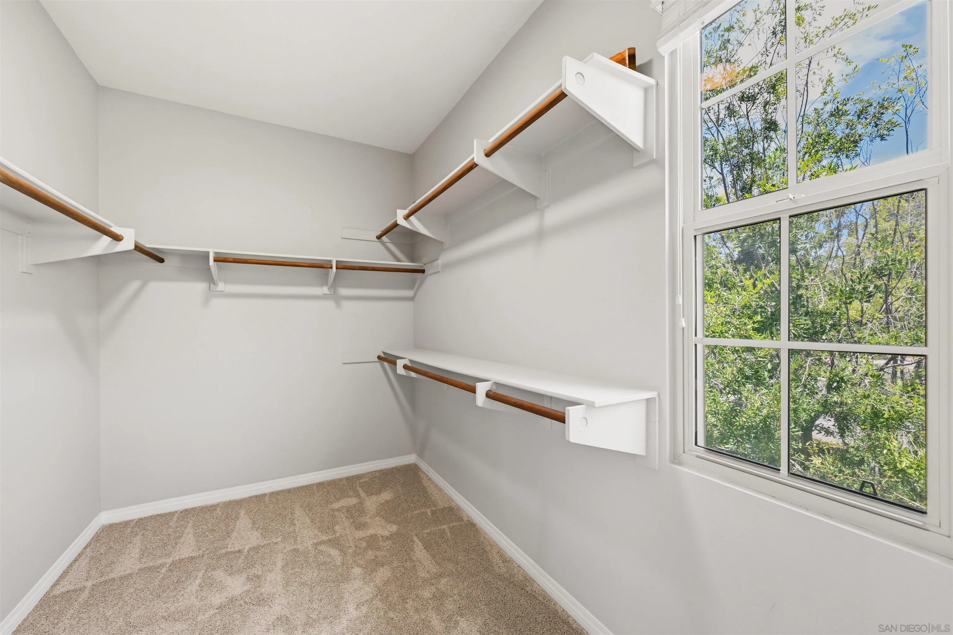 https://cdn.realtyfeed.com/cdn/127/260014013/da5343d55d4ecb11c341d2d4ab289a80.webp