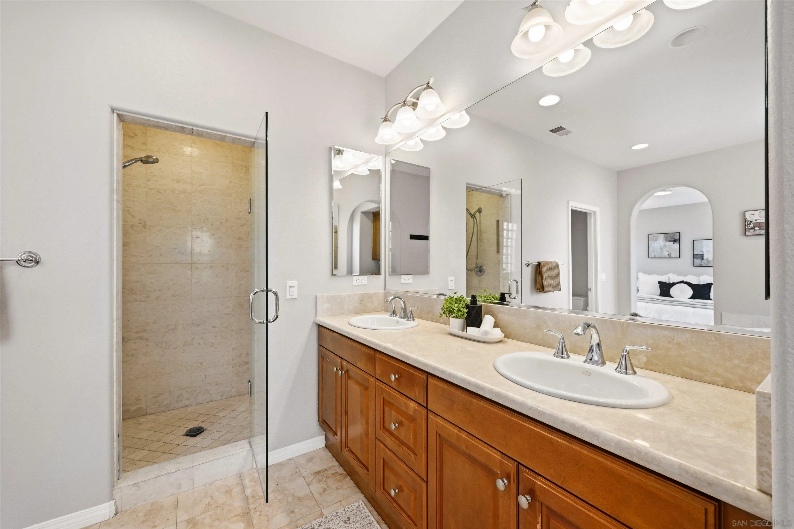 https://cdn.realtyfeed.com/cdn/127/260014013/f6474691ad41f573eebe92ec40cd1529.webp