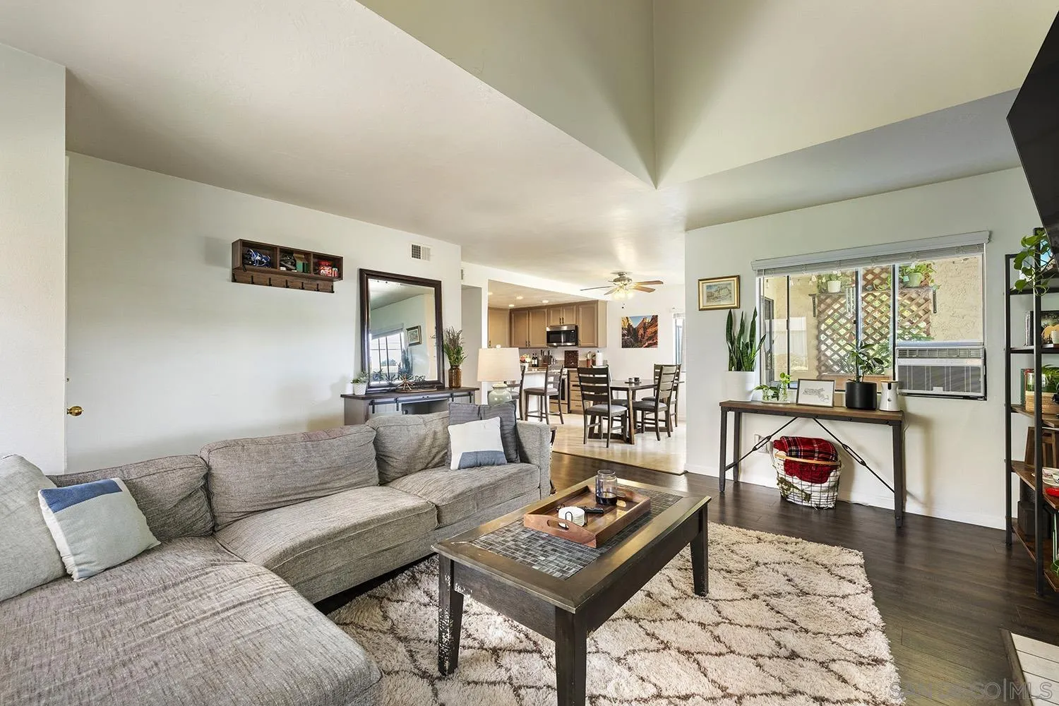 https://cdn.realtyfeed.com/cdn/127/260014015/186403210569a89d5b9d11f4f126a231.webp